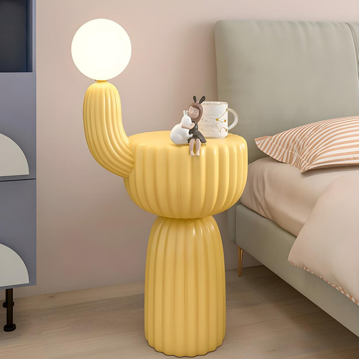Cactus Multifunctional Green Side Table Floor Lamp Image - 6