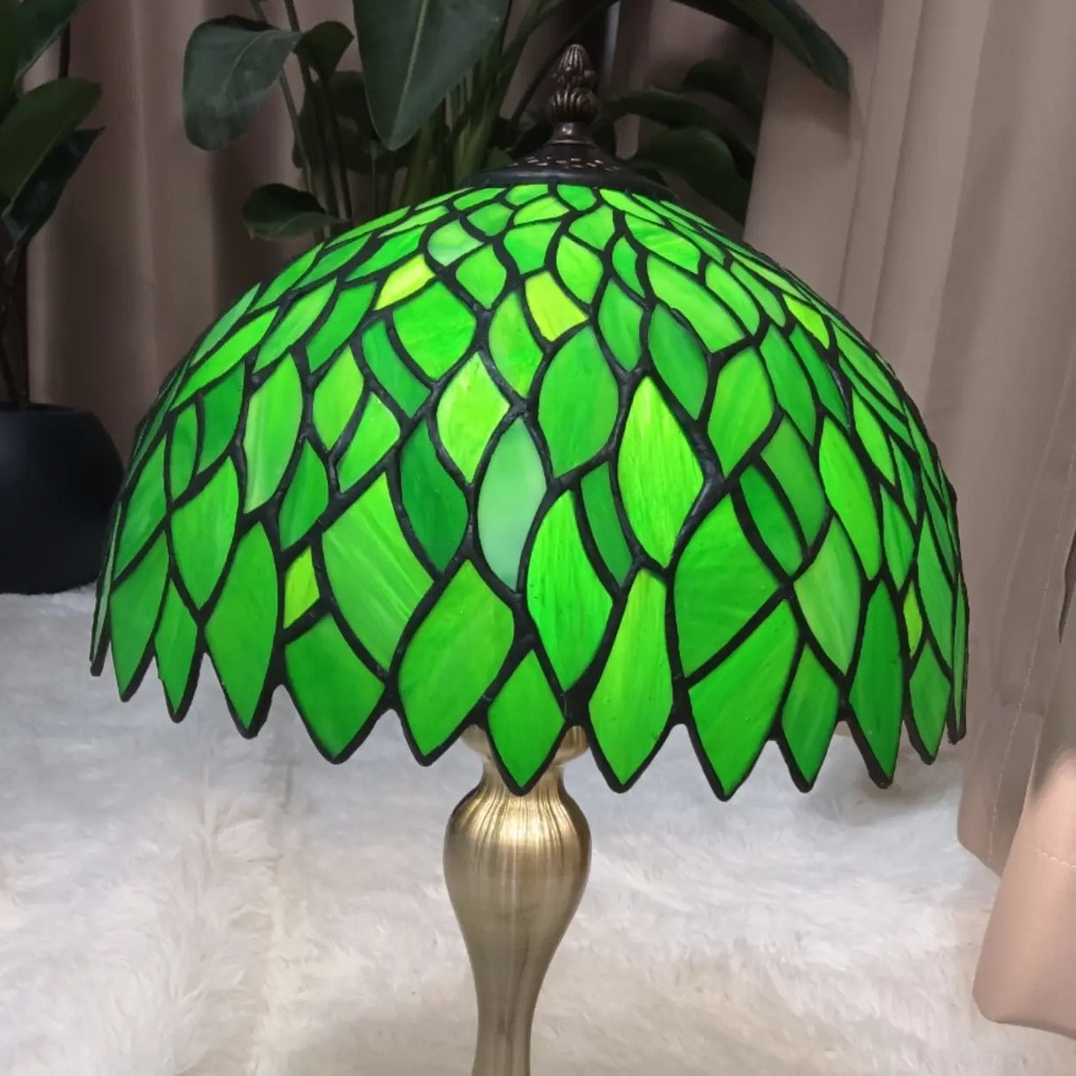 Chic Tiffany Green Leaf Dome Stained Glass Table Lamp Image - 2