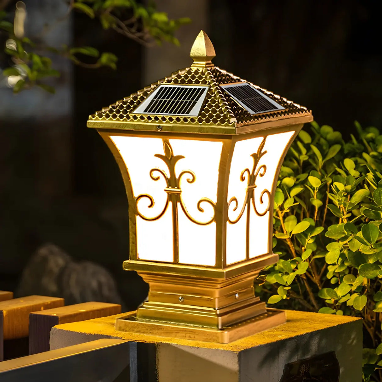 Classic Garden Decor Solar Outdoor Pillar Lantern Lamp Image - 1