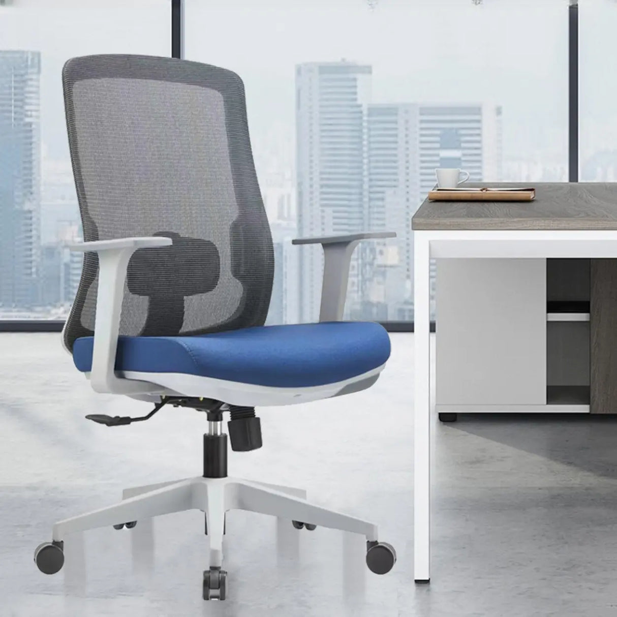 Classic Lumbar Support Black Ergonomic Mesh Office Chair Image - 2