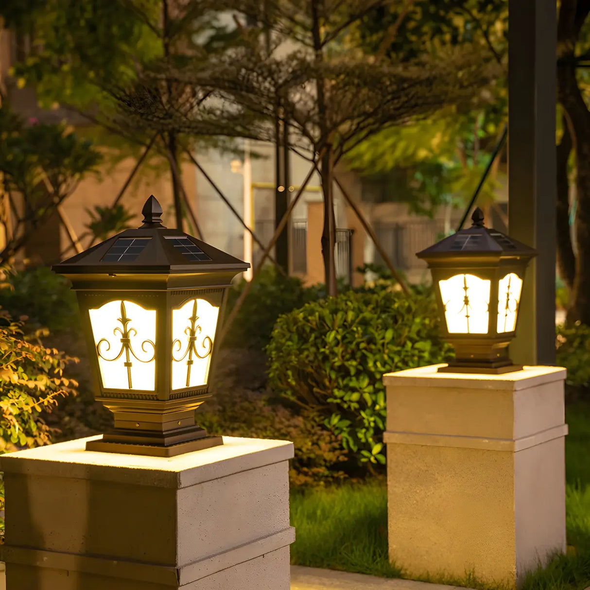 Classic Vintage Solar Post Outdoor Lantern Table Lamp Image - 5