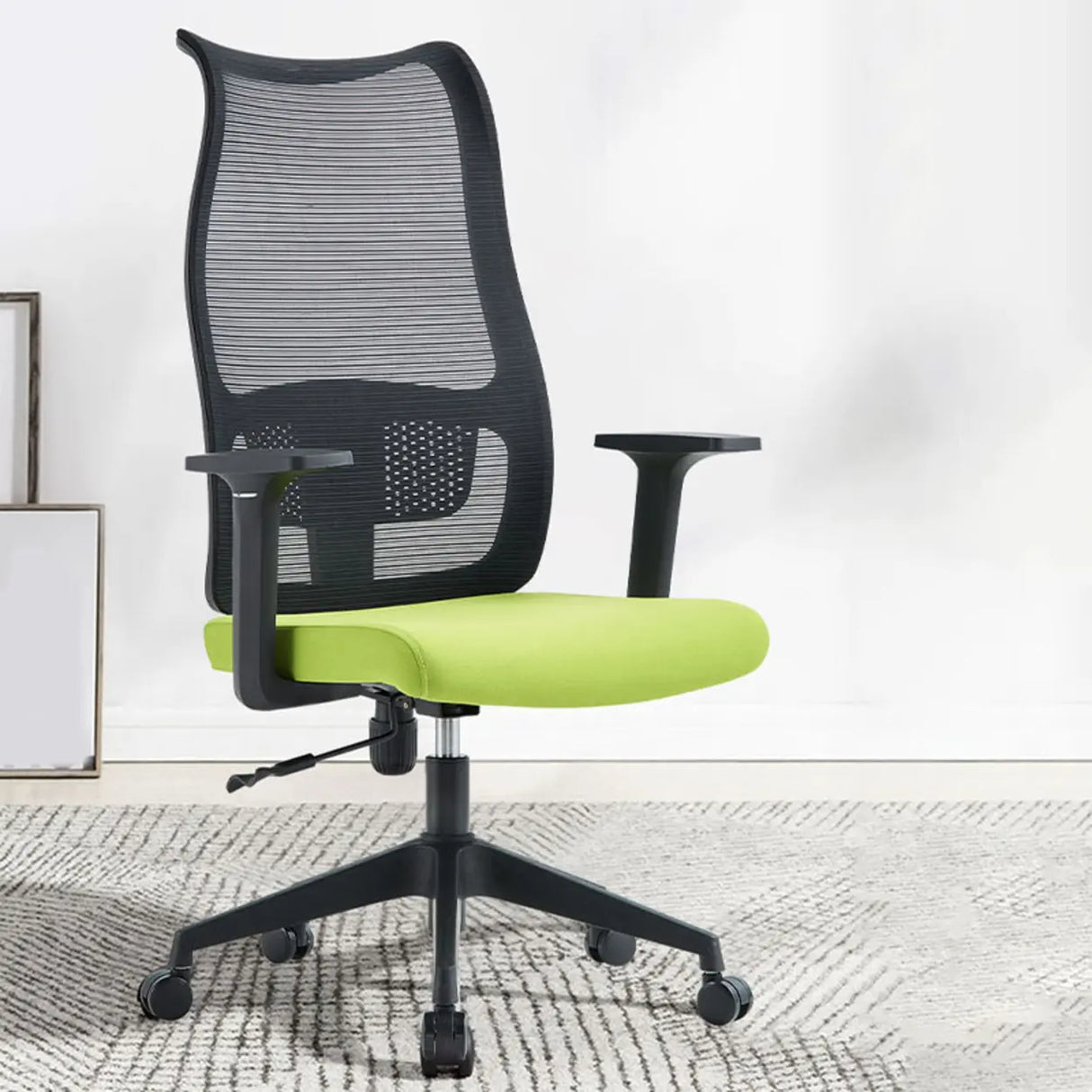 Contemporary Green Mesh Ergonomic Office Chair with Armrests Image - 1