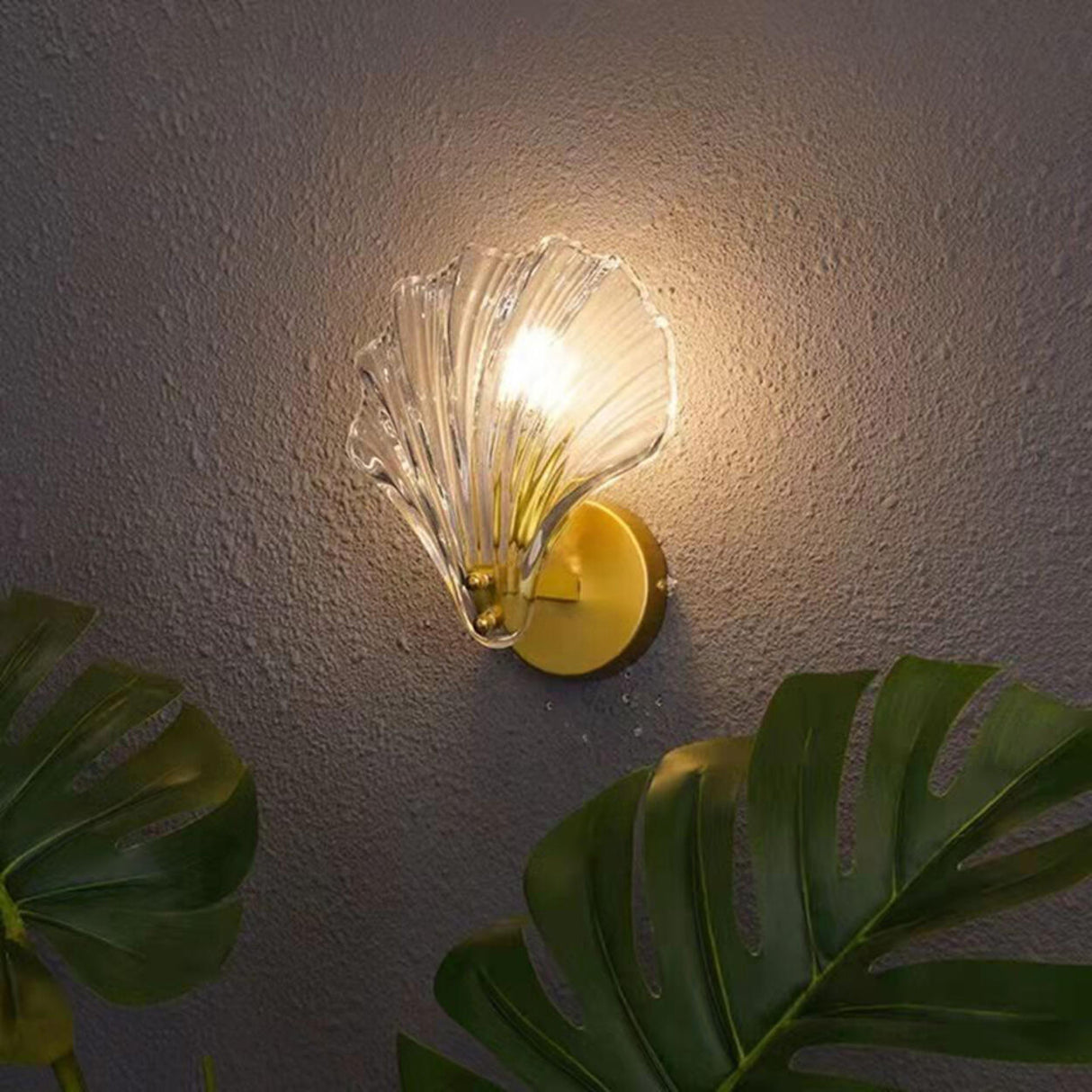 Elegant Gold Seashell Glass Vanity Wall Light Image - 5