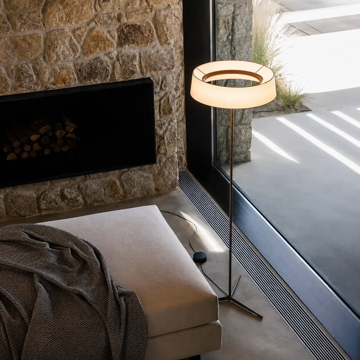 Elegant Minimalist Circular Integrated LED Floor Lamp Image - 3