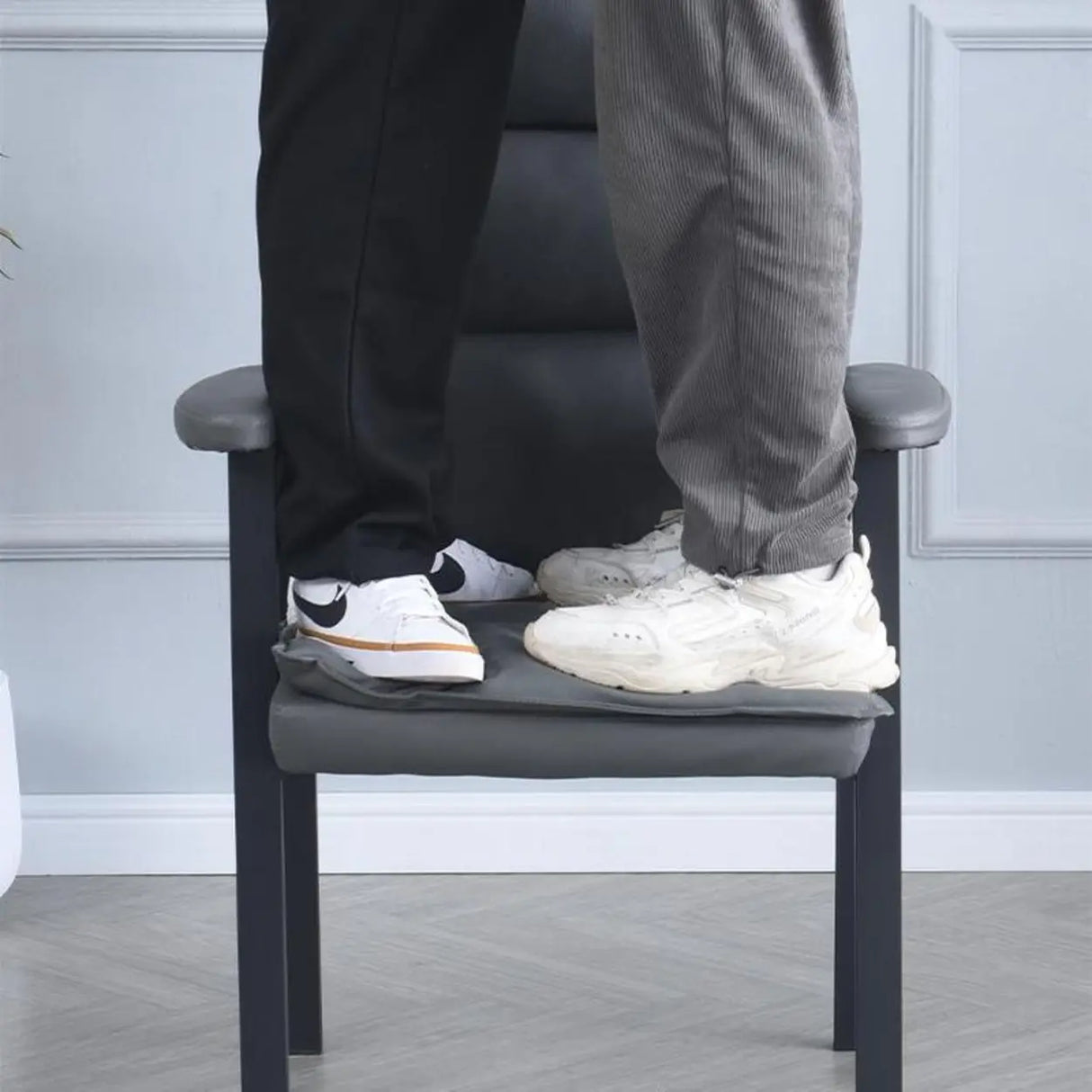 Ergonomic Black Modern High-Back Leather Office Chair Image - 16