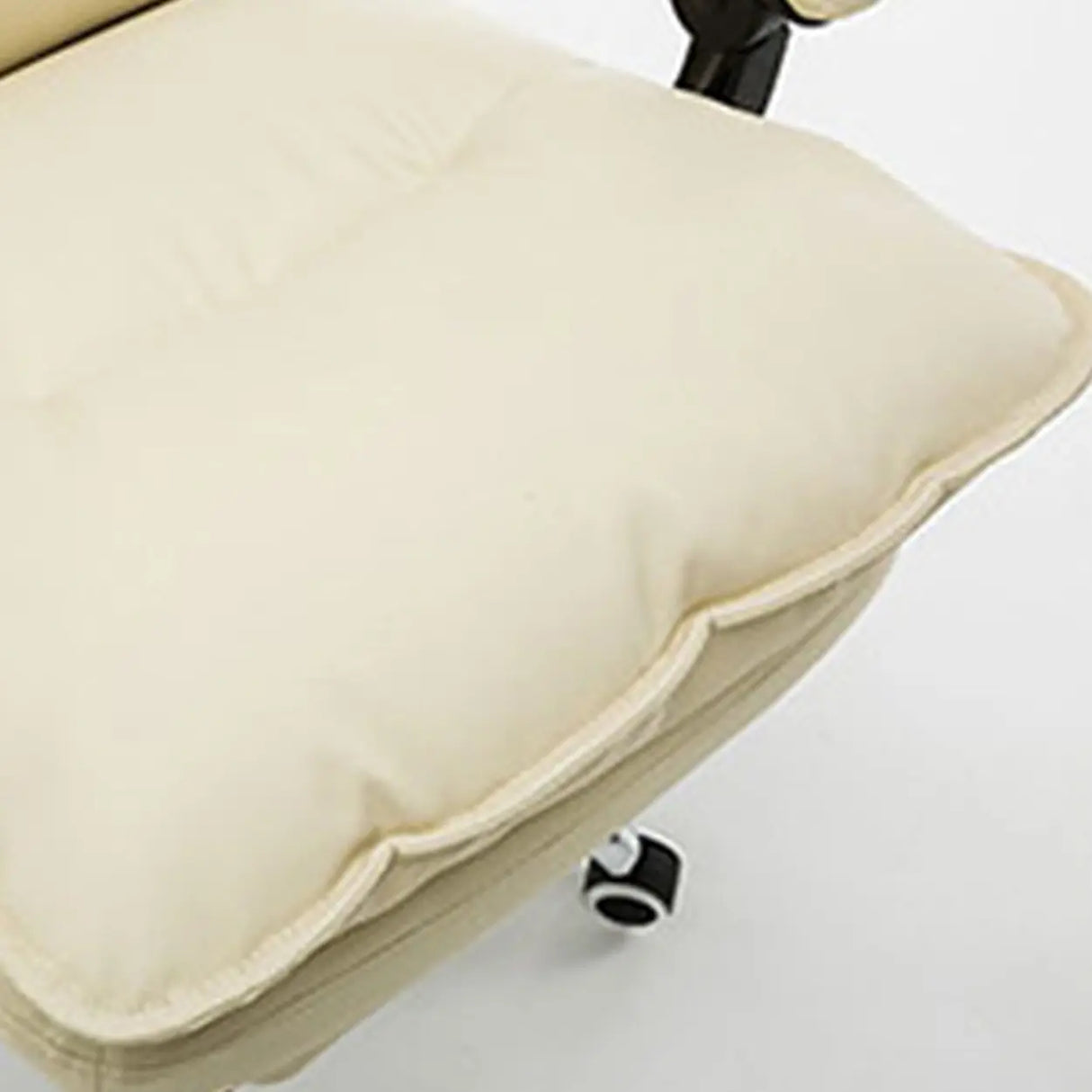 Ergonomic Swivel Wheels and Armrests Leather Office Chair Image - 10