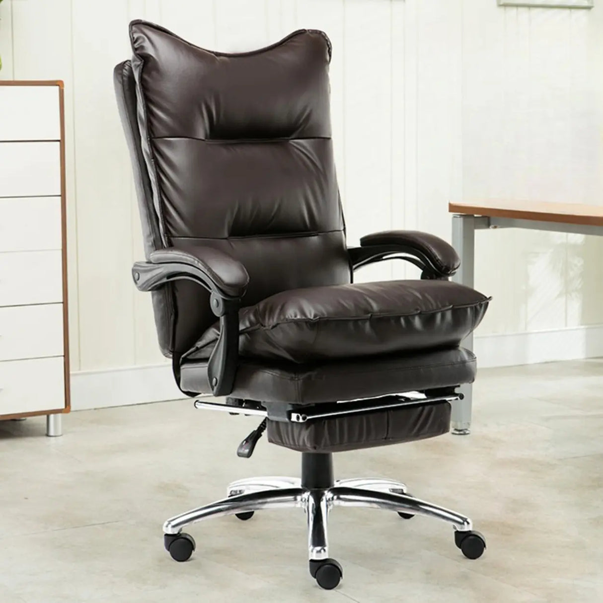 Ergonomic Swivel Wheels and Armrests Leather Office Chair Image - 3