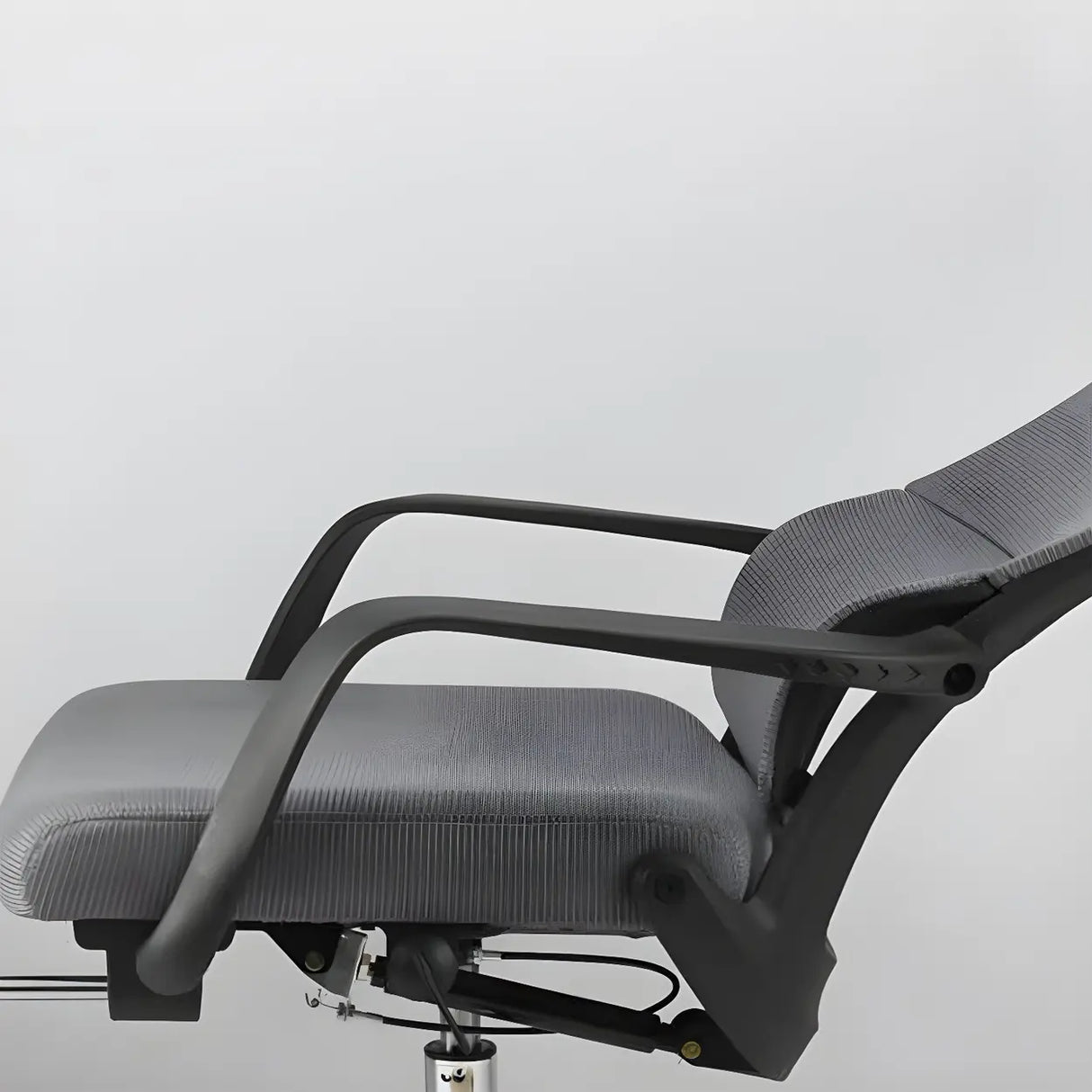 Grey Modern Ergonomic Swivel Office Chair with Footrest Image - 10