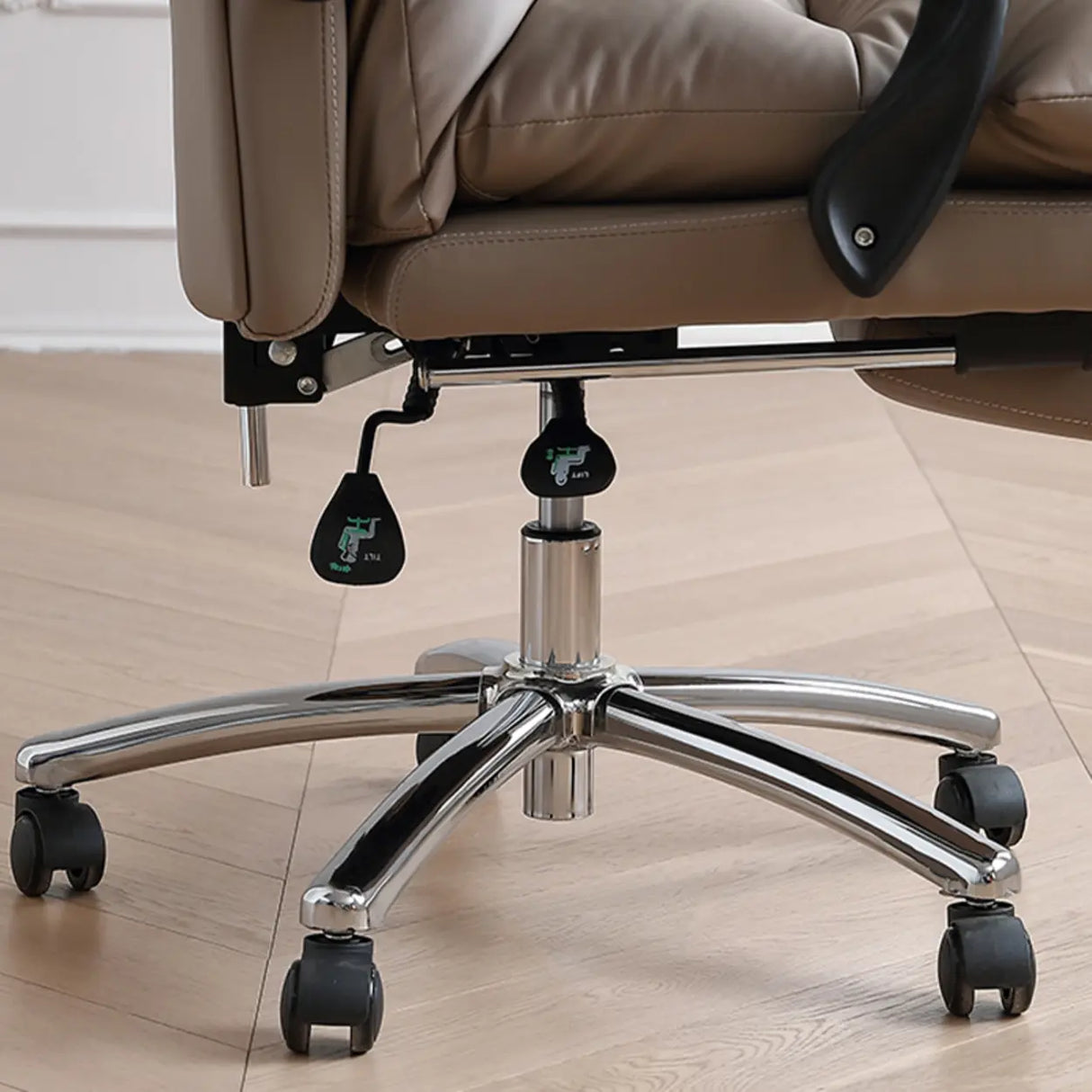 Grey Swivel Adjustable Leather Office Chair with Footrest Image - 12