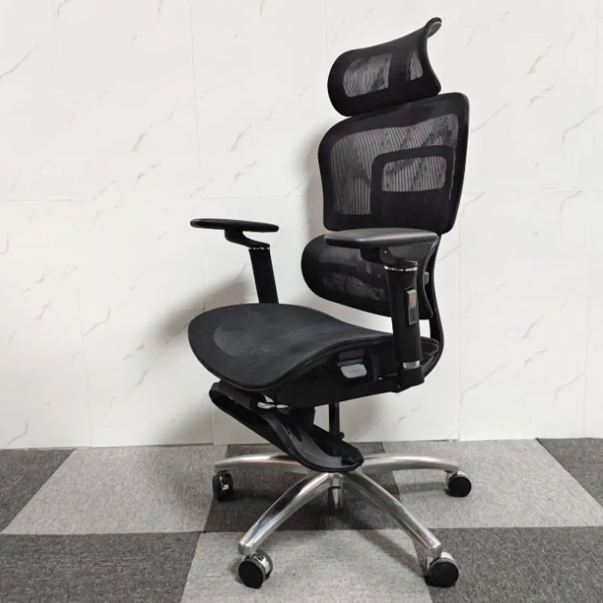 Lumbar Support Ergonomic Mesh Office Chair with Wheels Image - 1