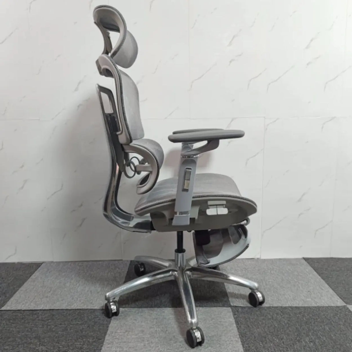 Lumbar Support Ergonomic Mesh Office Chair with Wheels Image - 20