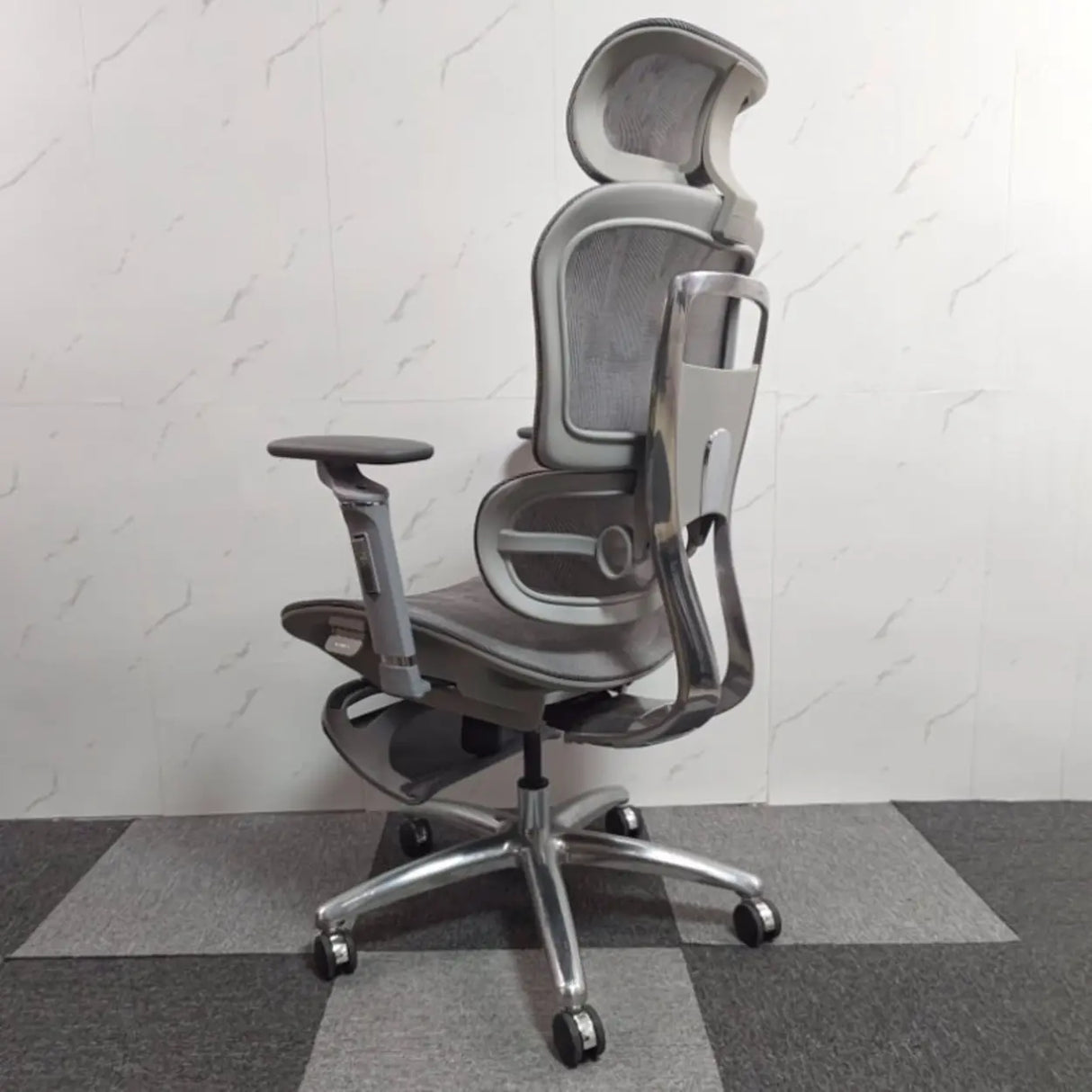 Lumbar Support Ergonomic Mesh Office Chair with Wheels Image - 5