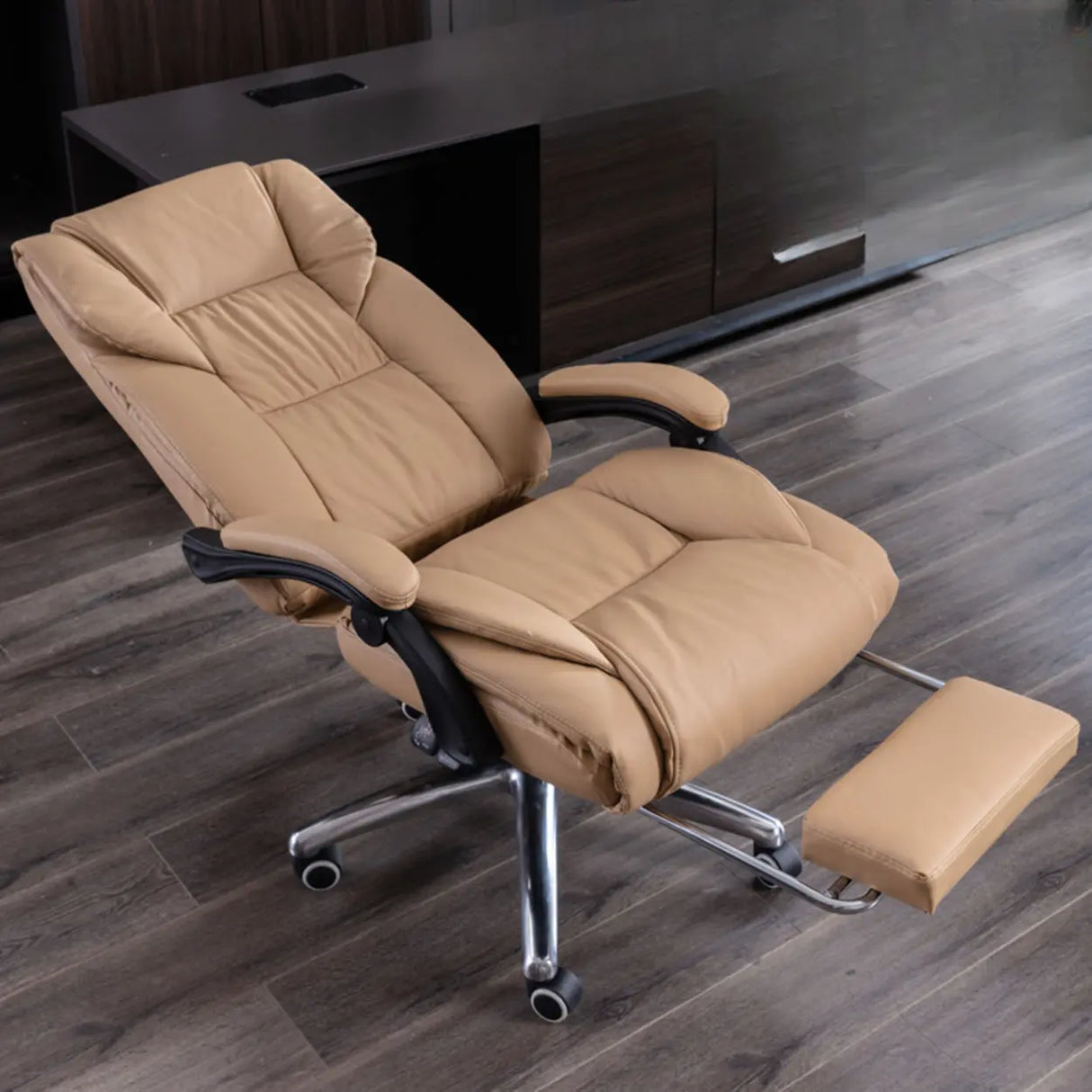 Luxurious Adjustable Swivel Cowhide Black Office Chair Image - 3