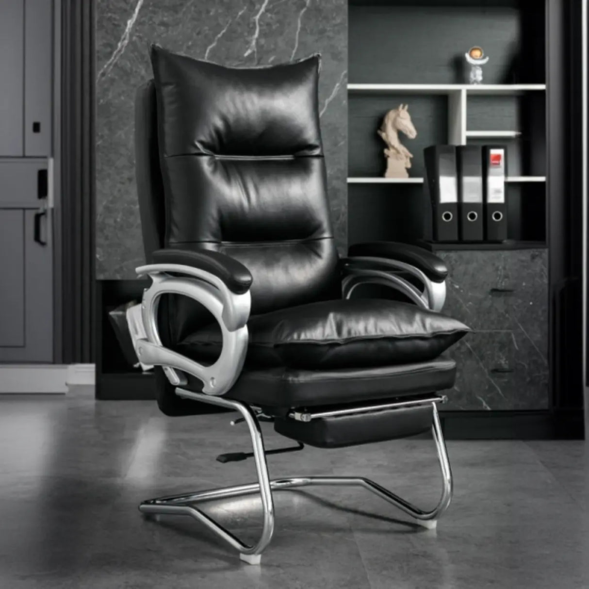 Luxurious Ergonomic Black Office Leather Chair with Armrest Image - 1