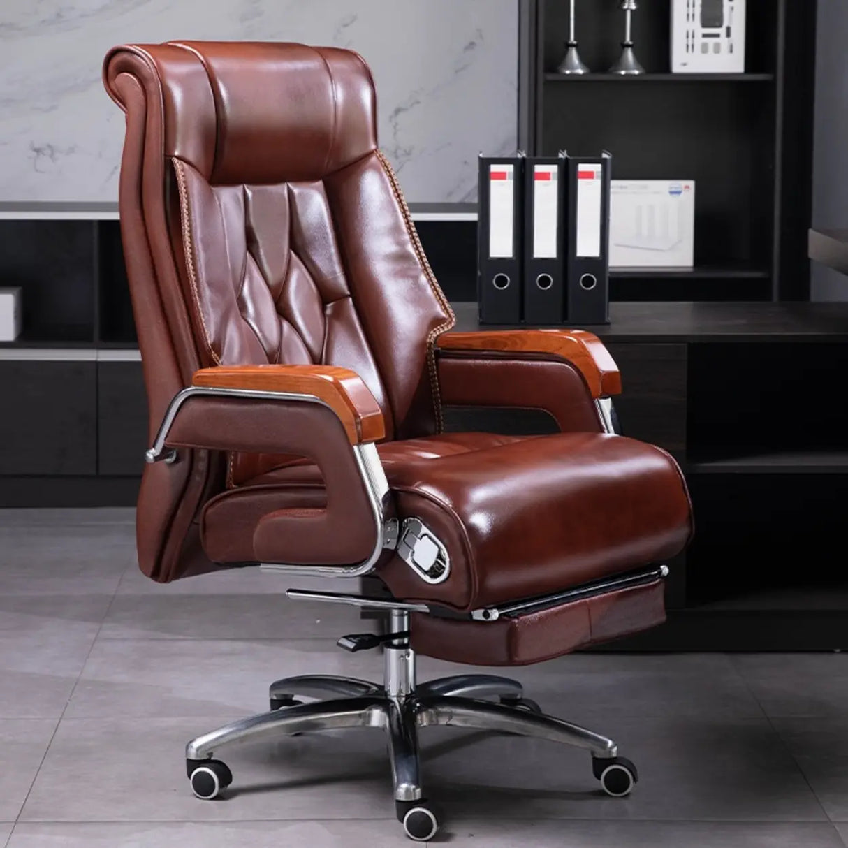 Luxurious Ergonomic Tilt Swivel Office Chair with Footrest Image - 3