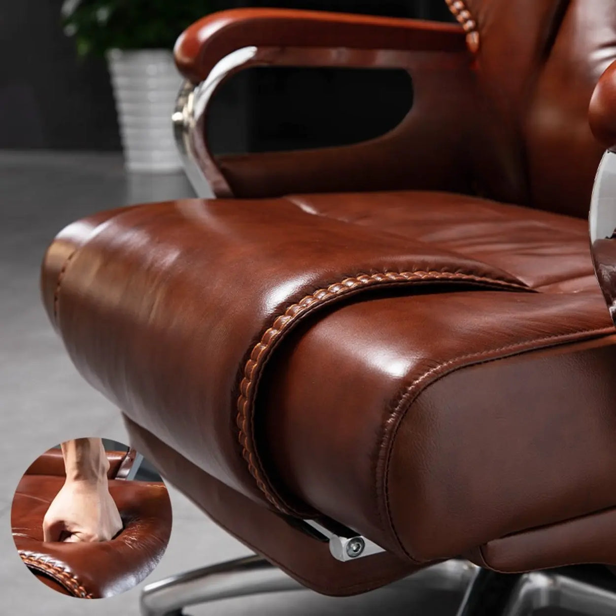 Luxurious Ergonomic Tilt Swivel Office Chair with Footrest Image - 5