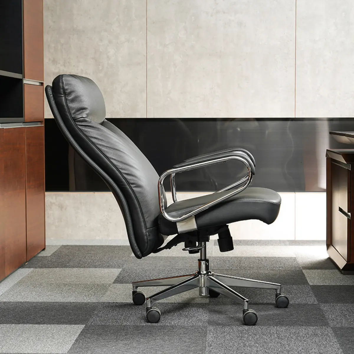 Metal Adjustable Black High-Back Leather Office Chair Image - 4