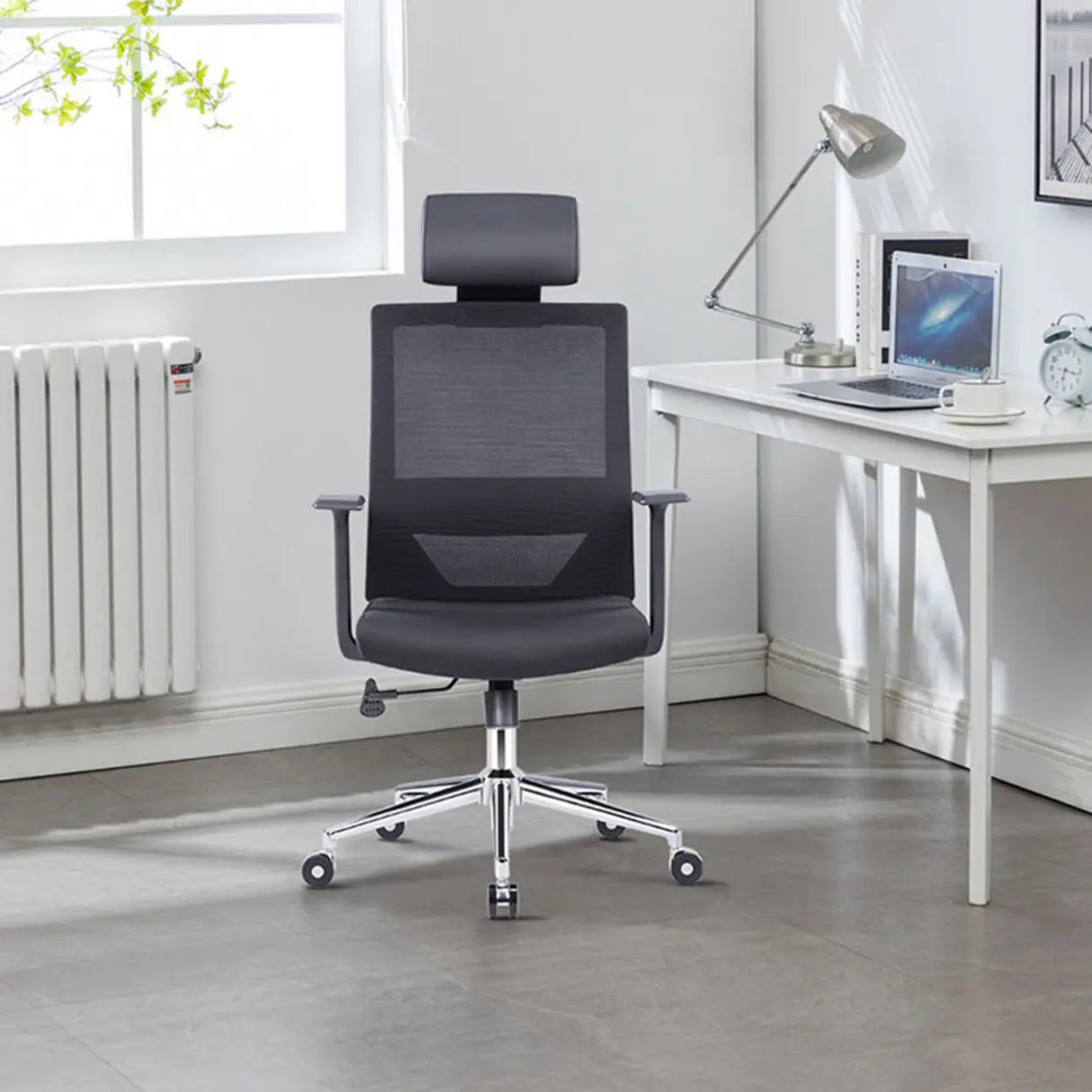 Modern Black High-Back Mesh Office Chair with Headrest Image - 1