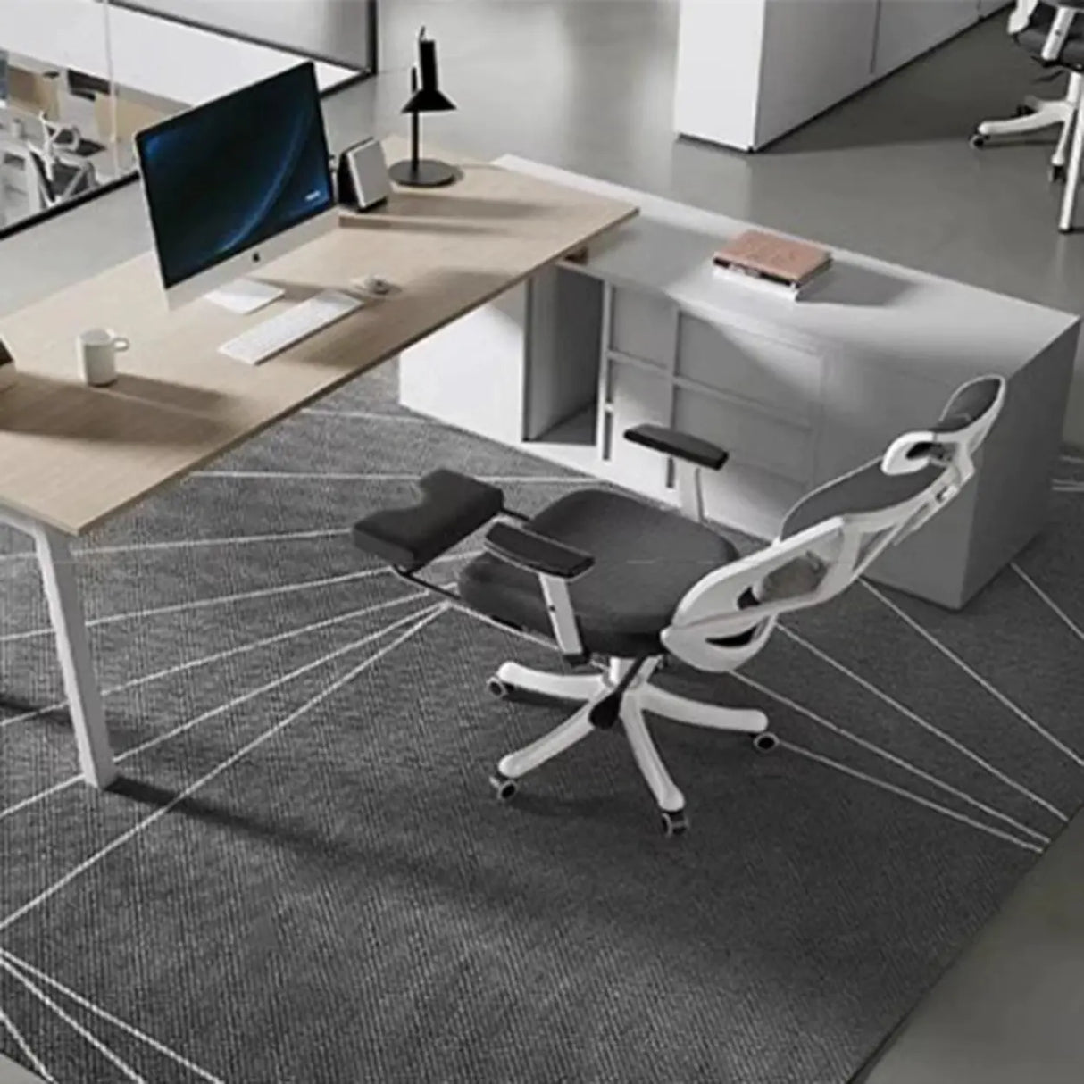 Modern Ergonomic Black Mesh Office Chair with Headrest Image - 18