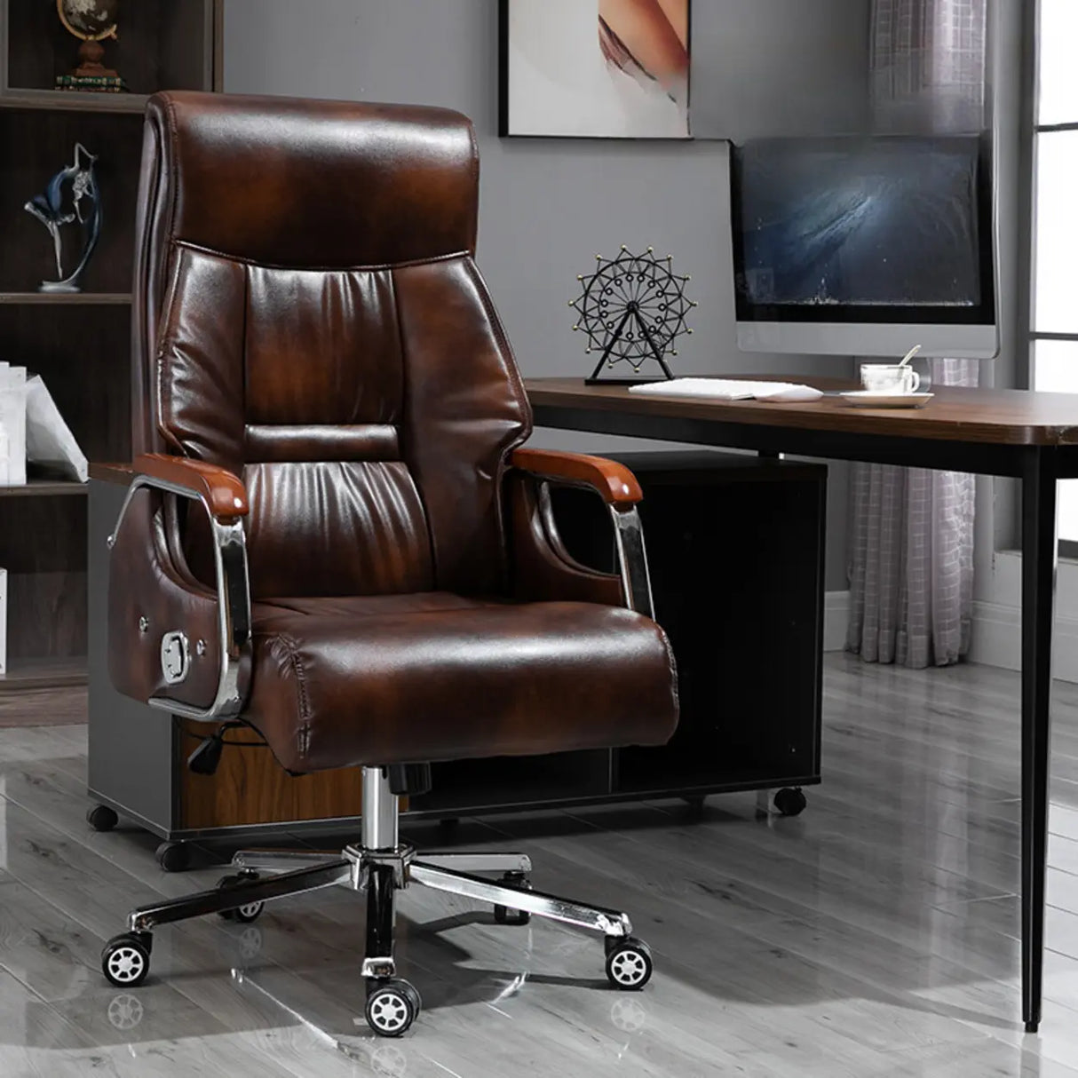 Modish Adjustable Executive Ergonomic Leather Office Chair Image - 4