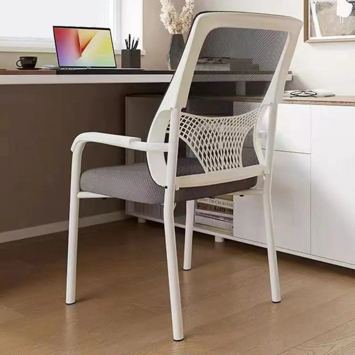 Mrtal Frame Ergonomic Mesh Back Upholstered Office Chair Image - 1