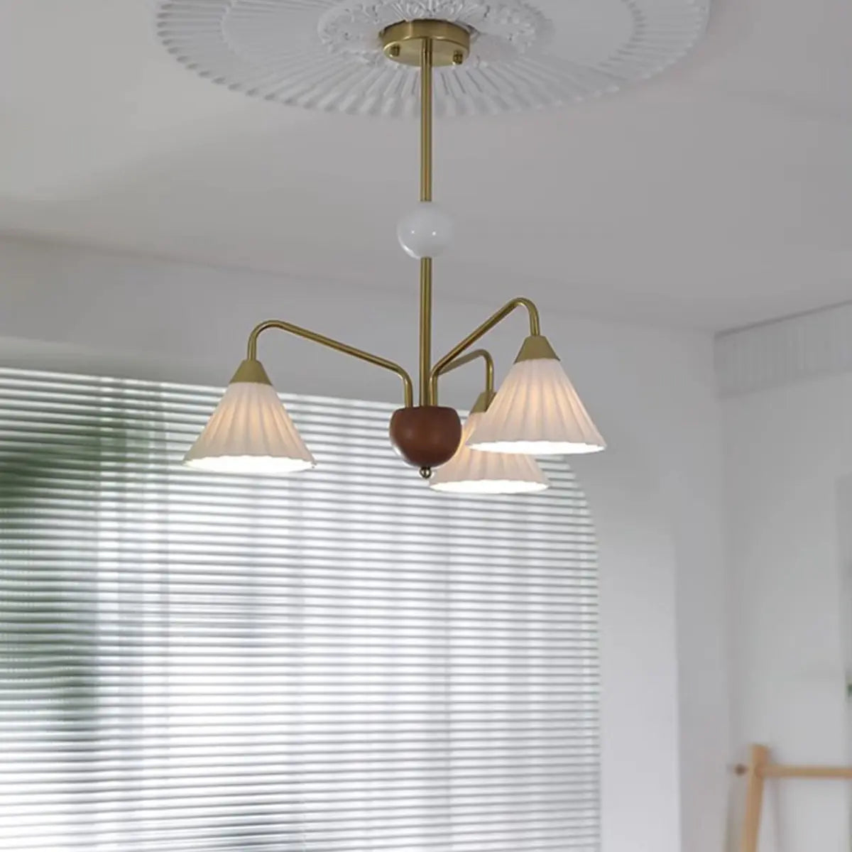 Nordic Cone Ceramics Living Room White 5-Light Chandelier Image - 5