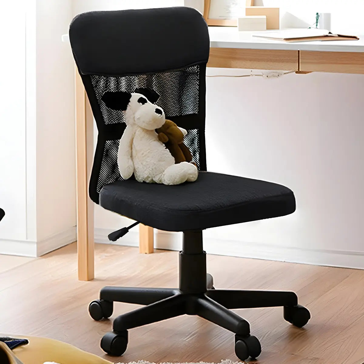 Nylon Base and Wheels Ergonomic Mesh Swivel Office Chair Image - 1