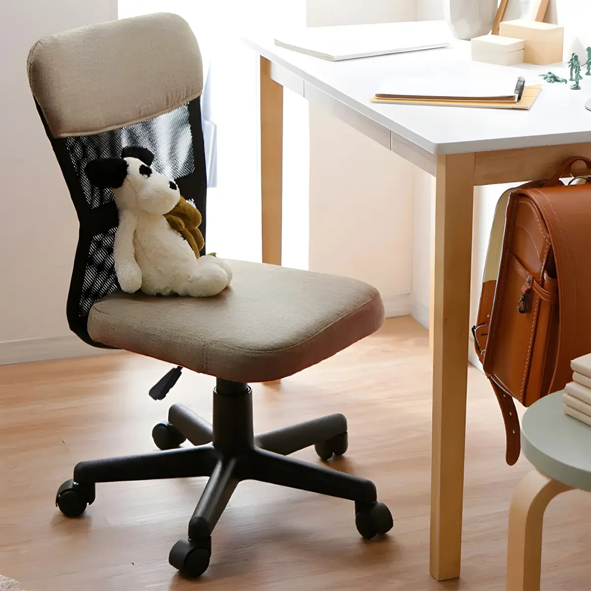 Nylon Base and Wheels Ergonomic Mesh Swivel Office Chair Image - 5