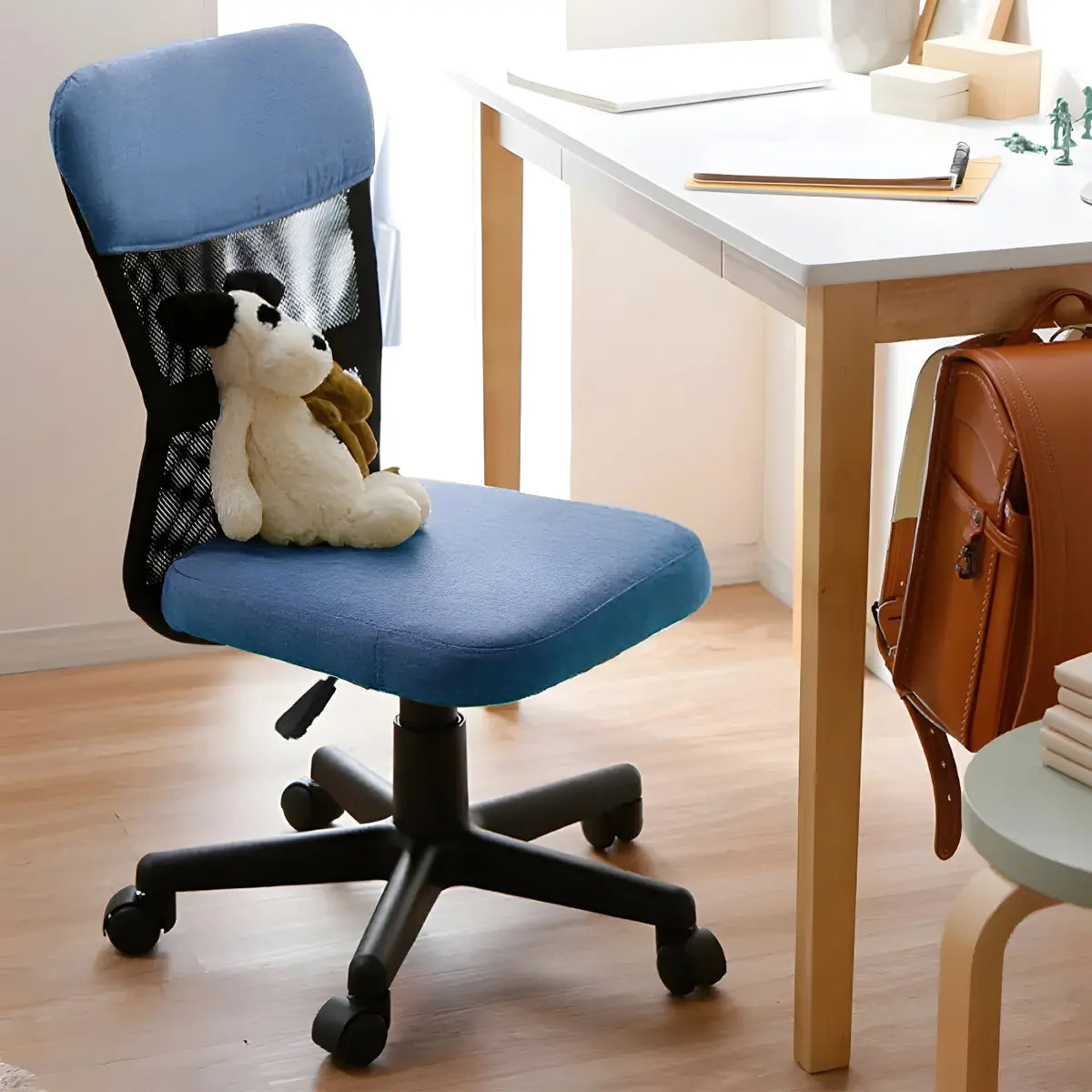 Nylon Base and Wheels Ergonomic Mesh Swivel Office Chair Image - 9