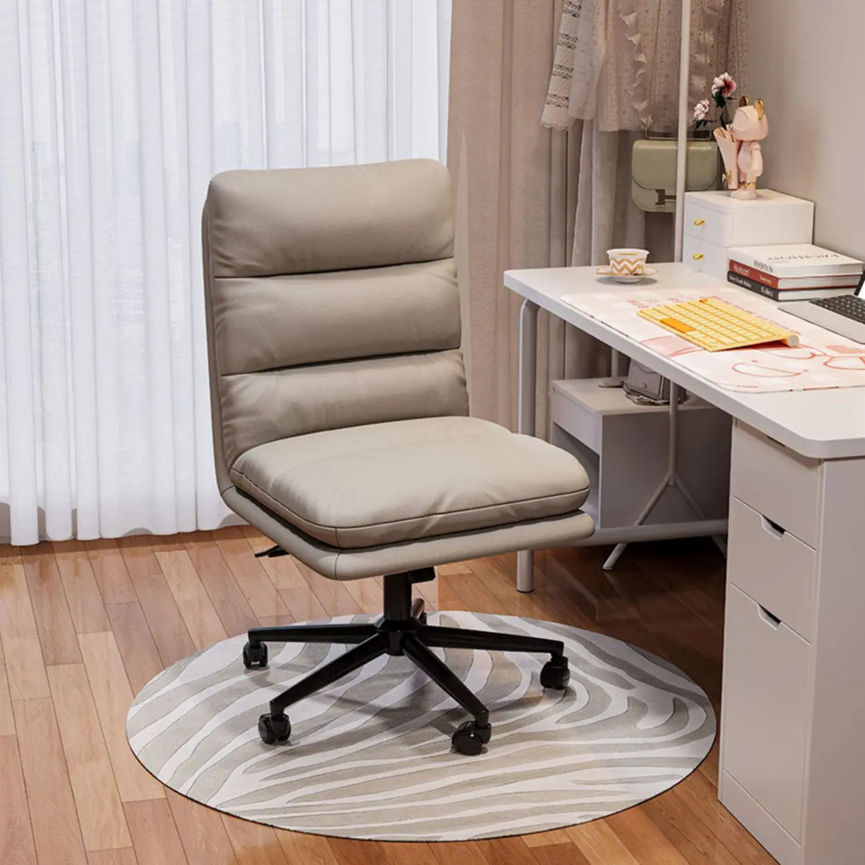 Nylon Frame Swivel Faux Leather Office Chair with Casters Image - 5