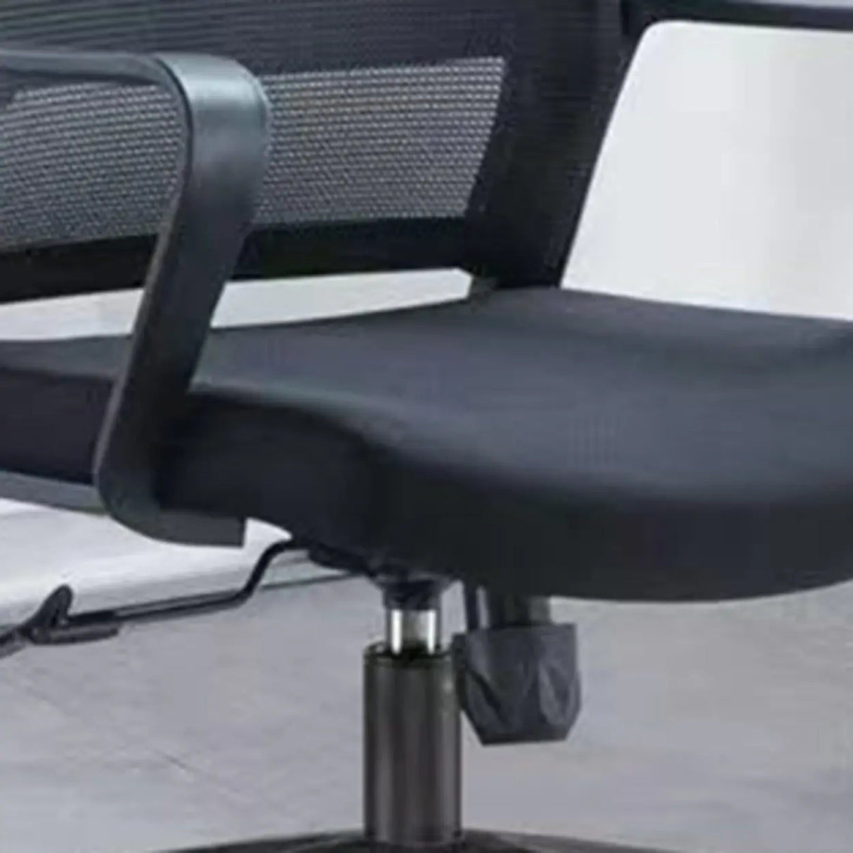 Nylon Frame Swivel Mesh Ergonomic Office Chair with Wheels Image - 10