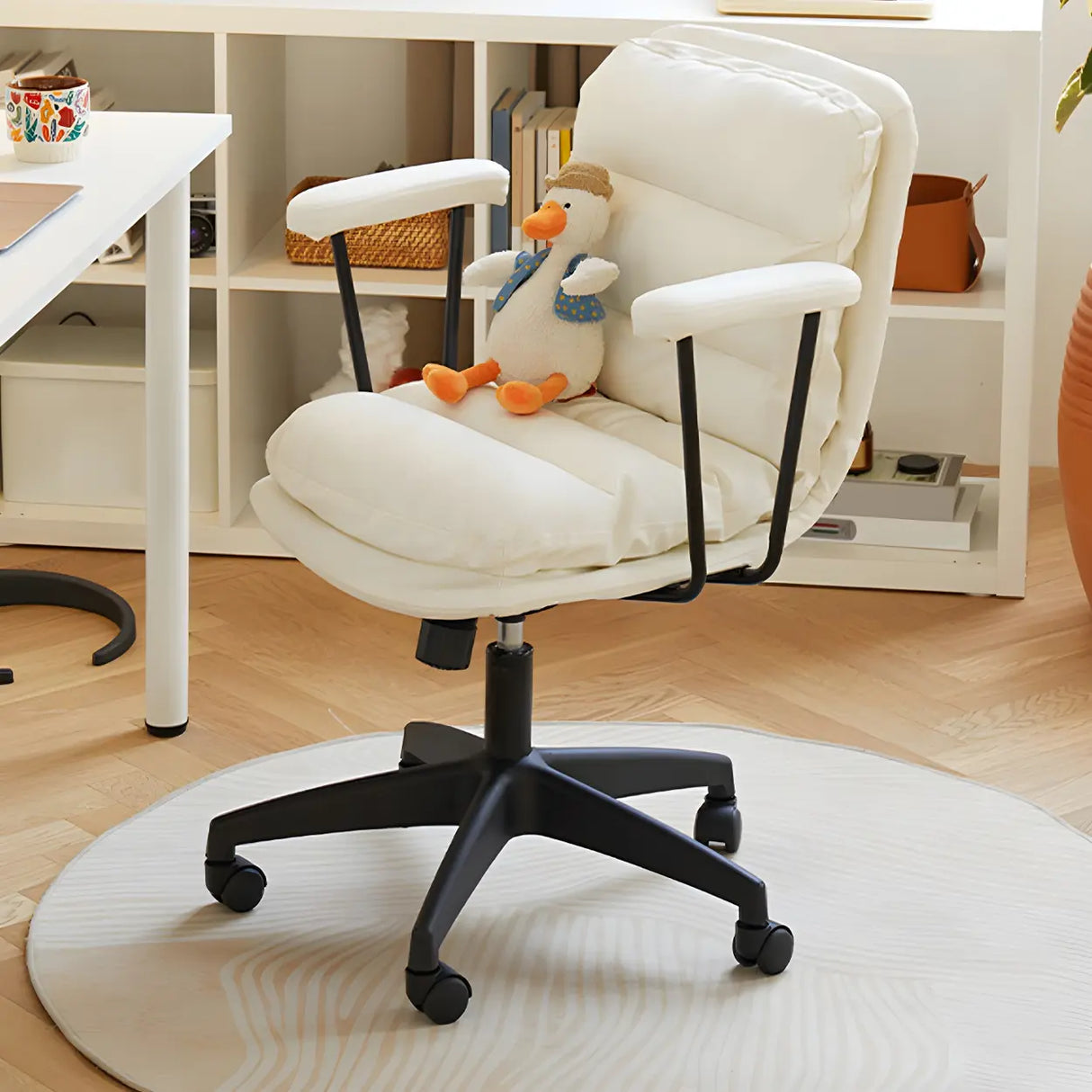 Off-White Ergonomic Modern Swivel PU Leather Office Chair Image - 19