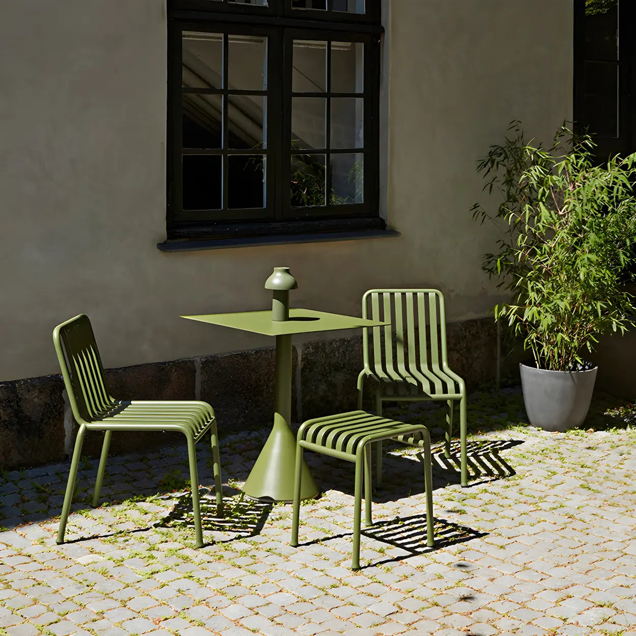 Outdoor Round Metal Green Water Resistant Bistro Table Image - 2