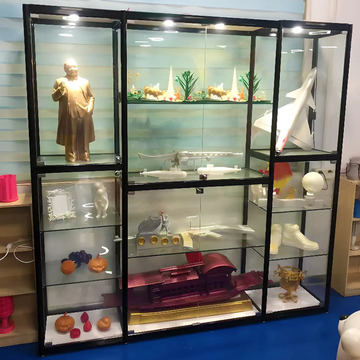 Stylish Black Clear Glass Adjustable Display Cabinet Image - 10