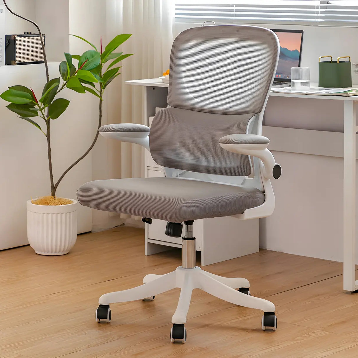 Swivel Ergonomic Mesh Office Chair with Lumbar Support Image - 4