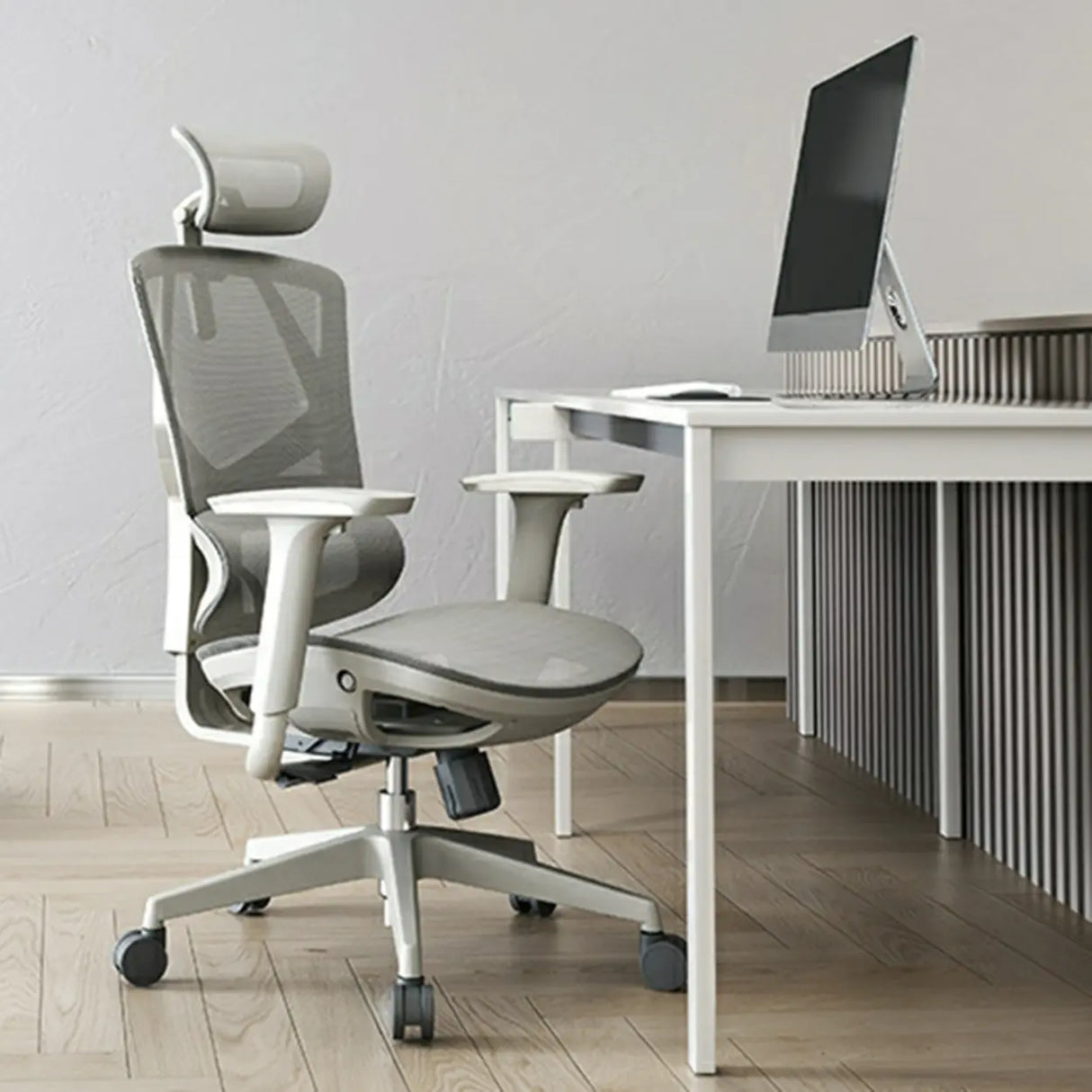 Swivel Ergonomic Mesh Tilt Lock Office Chair with Headrest Image - 4