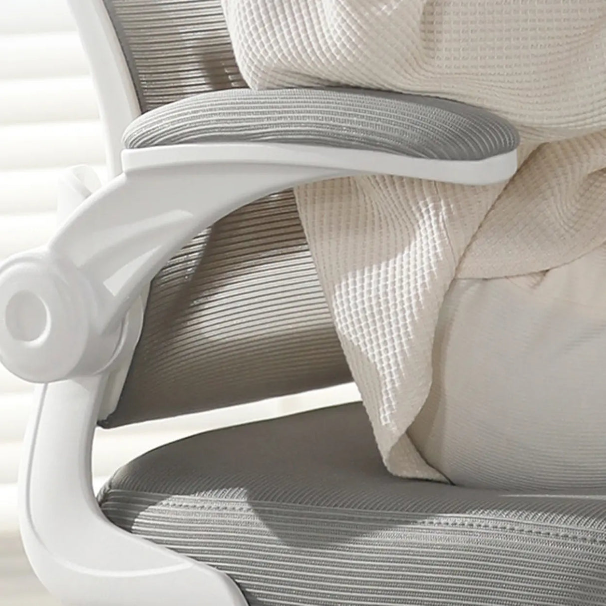 Swivel White Adjustable Home Ergonomic Mesh Office Chair Image - 4