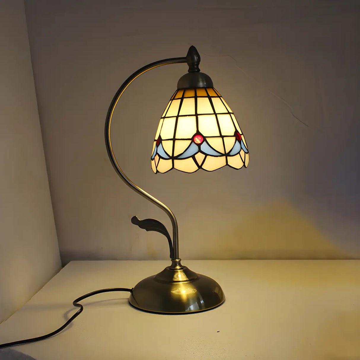 Tiffany Floral Curved Brass Table Lamp Multi-Color 1 Bulb Image - 11