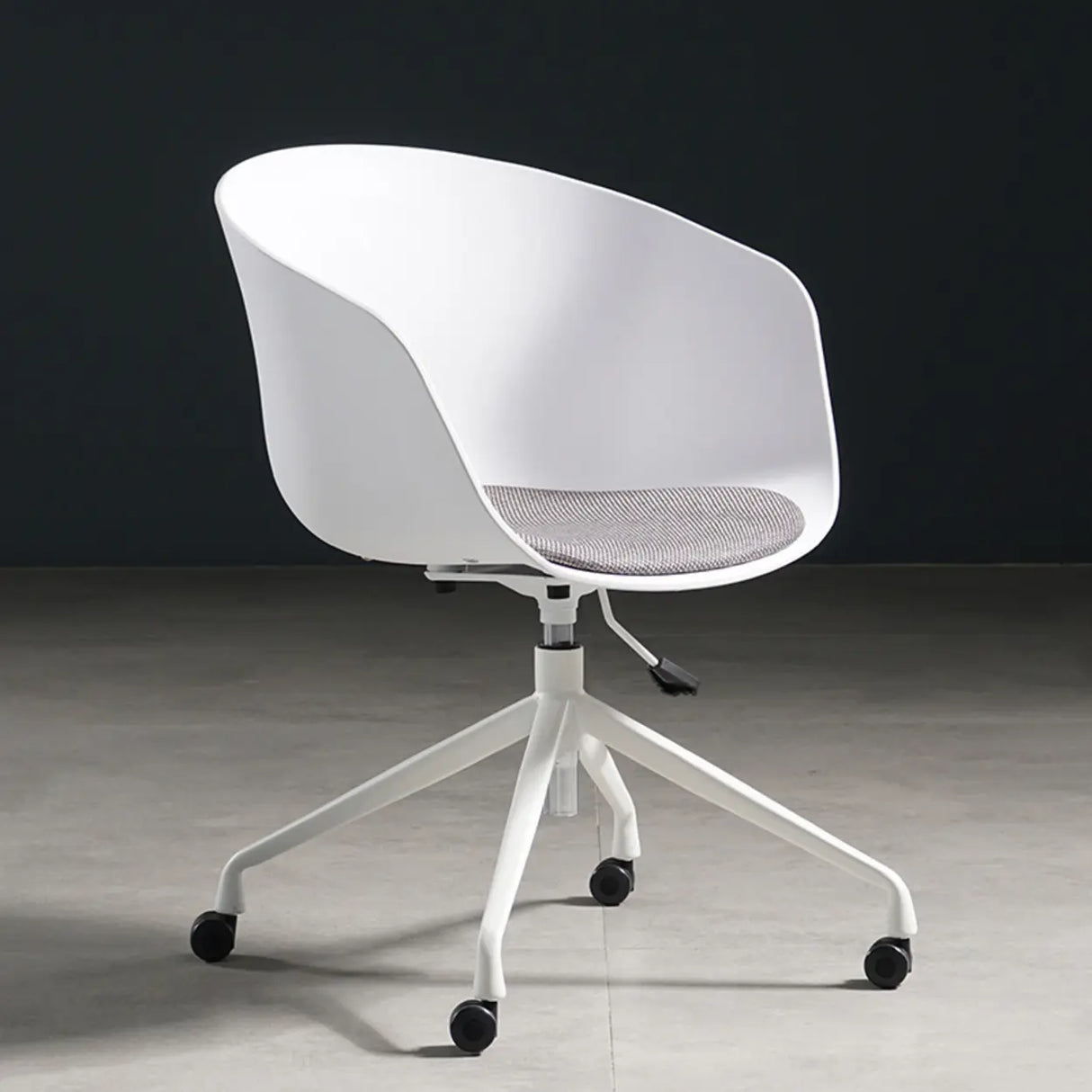 Trendy Adjustable Seat Height Ergonomic Metal Office Chair Image - 5
