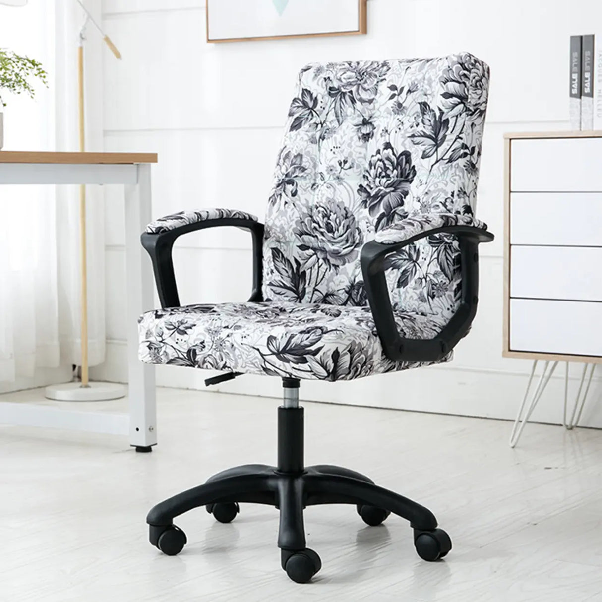 Trendy Ergonomic Leather Swivel Office Chair with Rollers Image - 6
