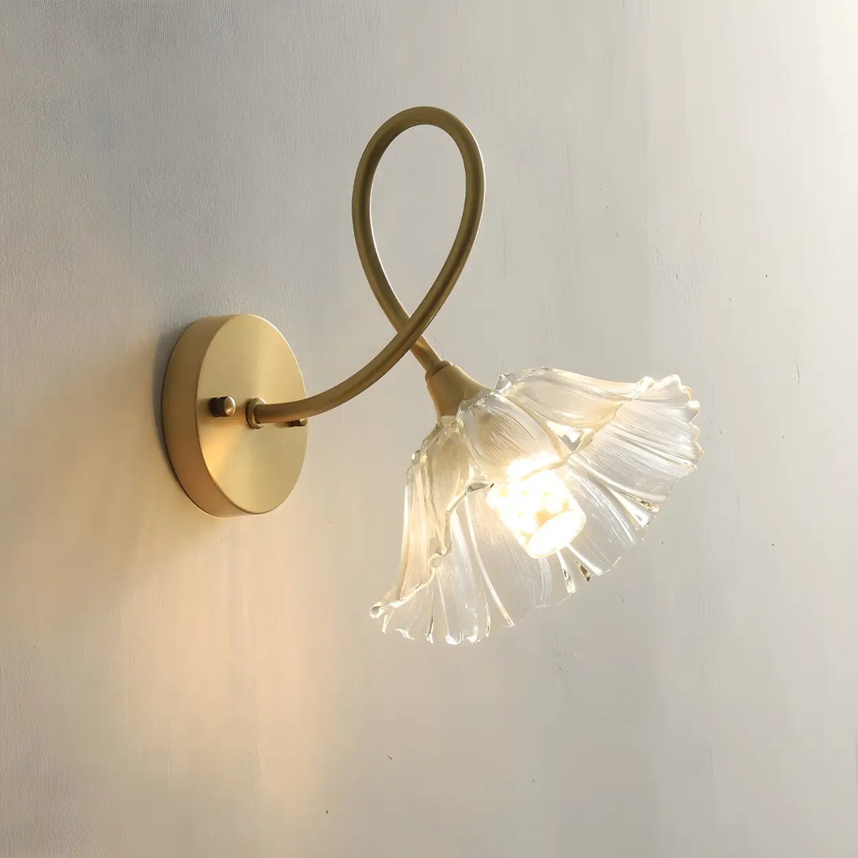 Vintage Clear Floral Glass and Gold Metal Vanity Light Image - 8