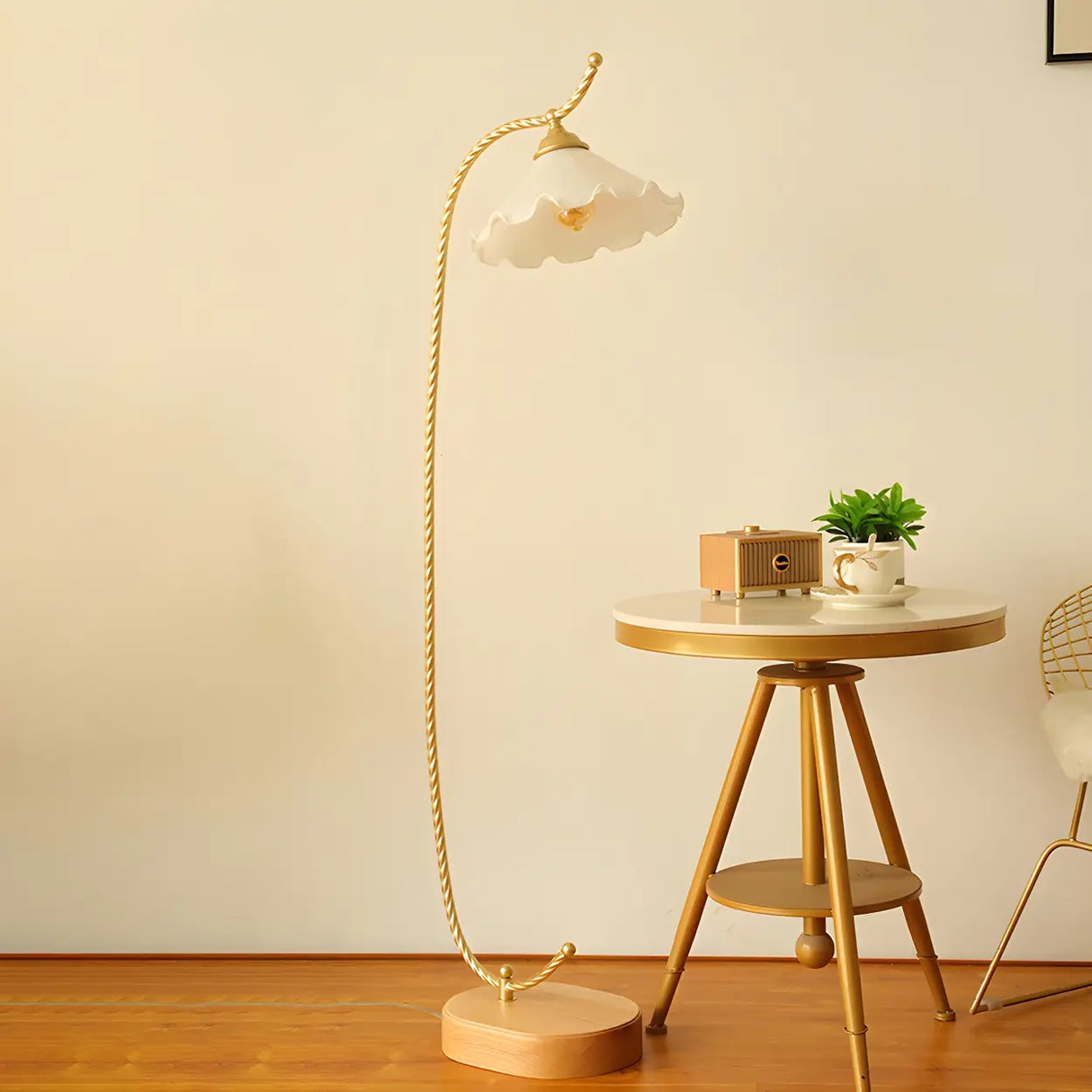 Vintage Scalloped Shade Gold Metal LED Floor Lamp Image - 15