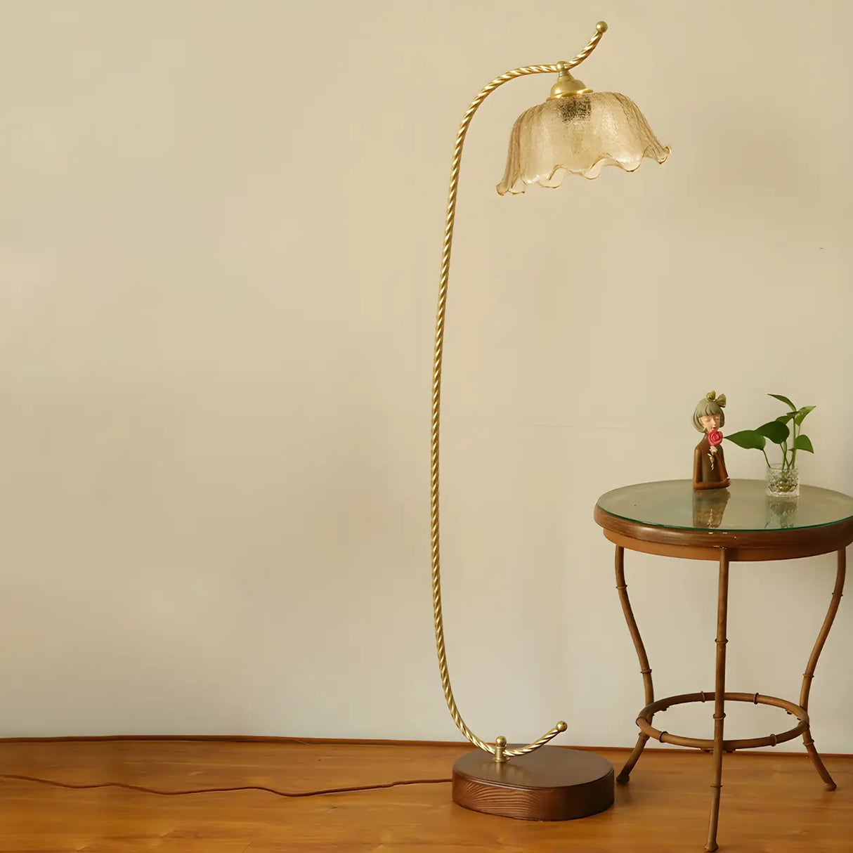 Vintage Scalloped Shade Gold Metal LED Floor Lamp Image - 18