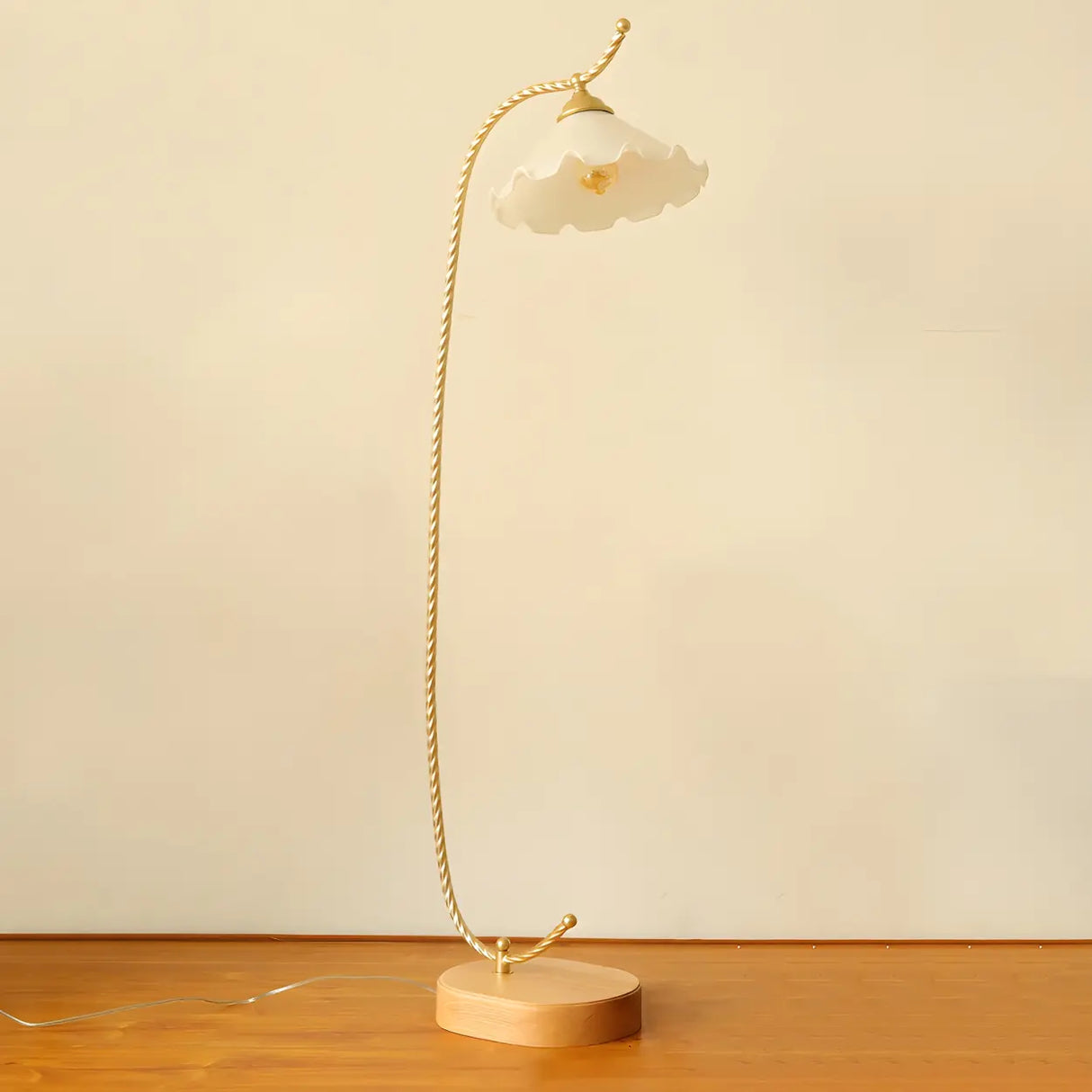 Vintage Scalloped Shade Gold Metal LED Floor Lamp Image - 7