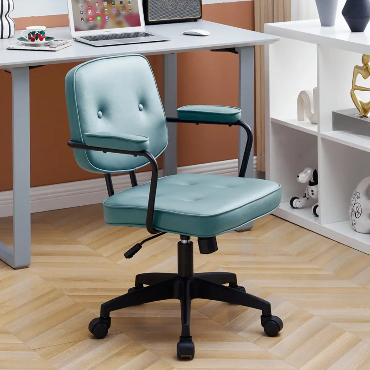 Waterproof Executive Mauve Faux Leather Office Chair Image - 4