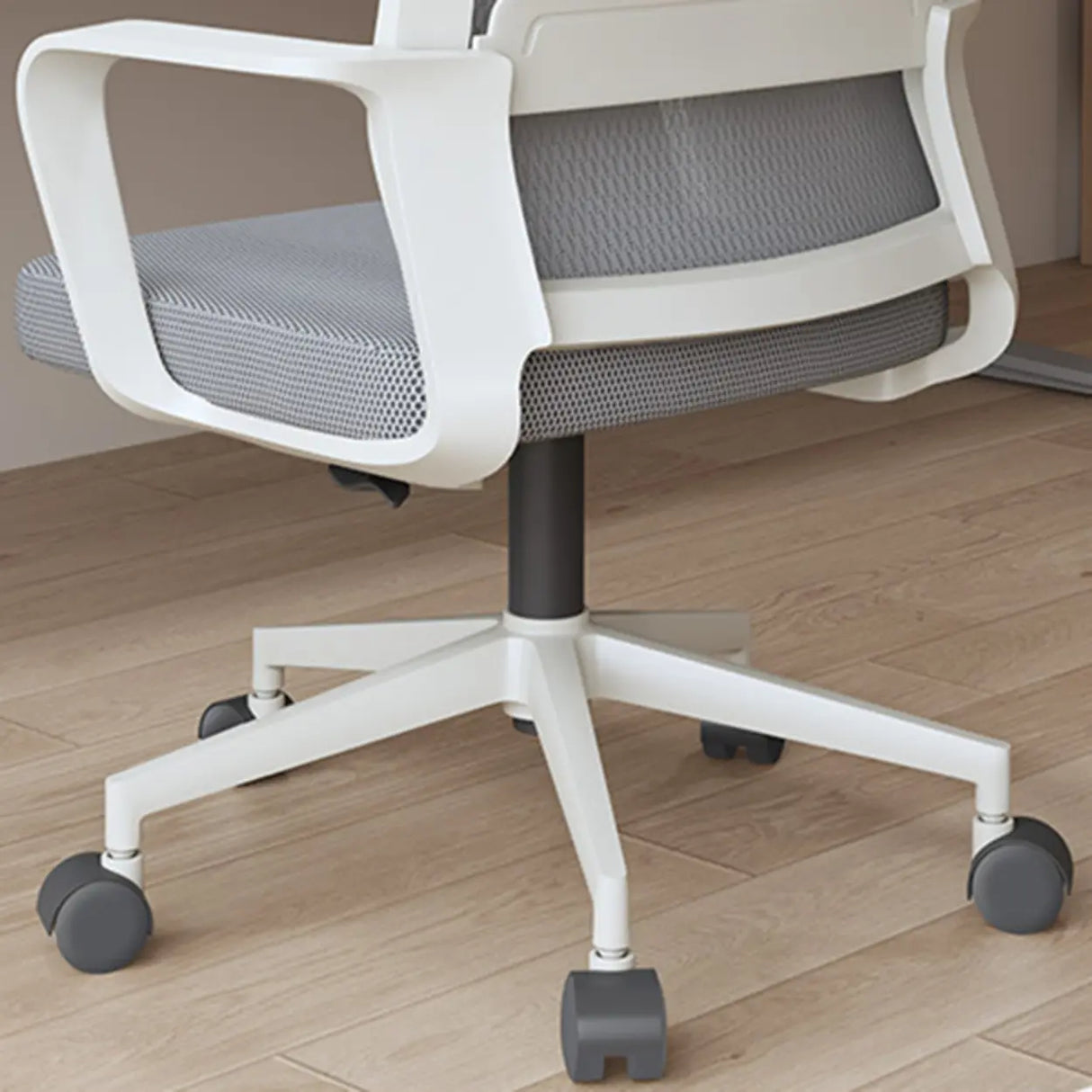 White Adjustable Contemporary Swivel Mesh Office Chair Image - 3