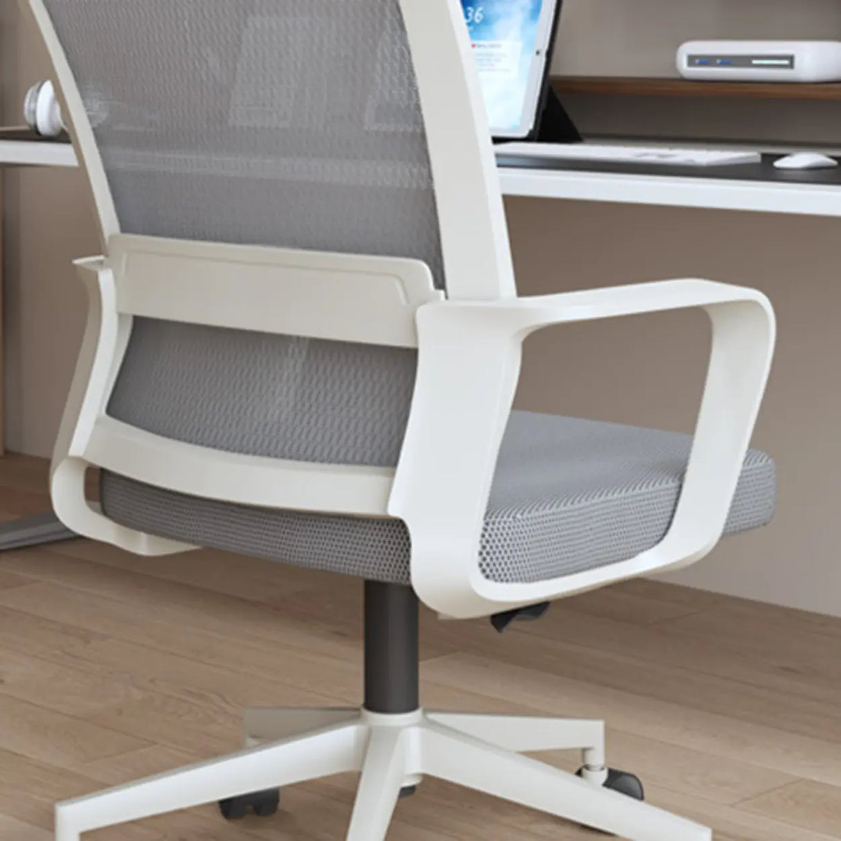 White Adjustable Contemporary Swivel Mesh Office Chair Image - 4