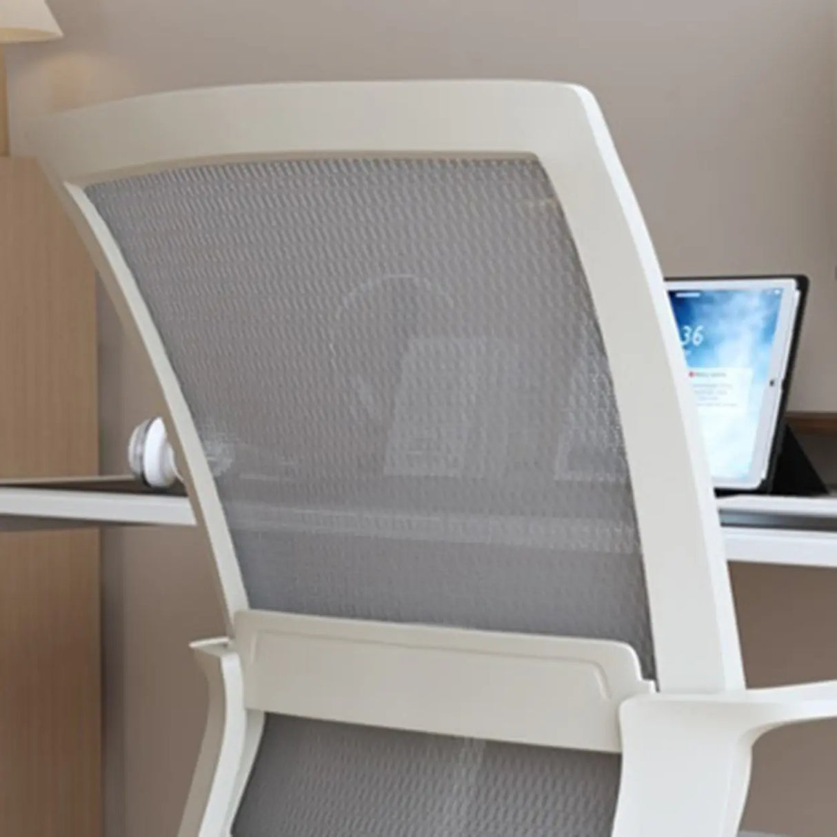 White Adjustable Contemporary Swivel Mesh Office Chair Image - 6