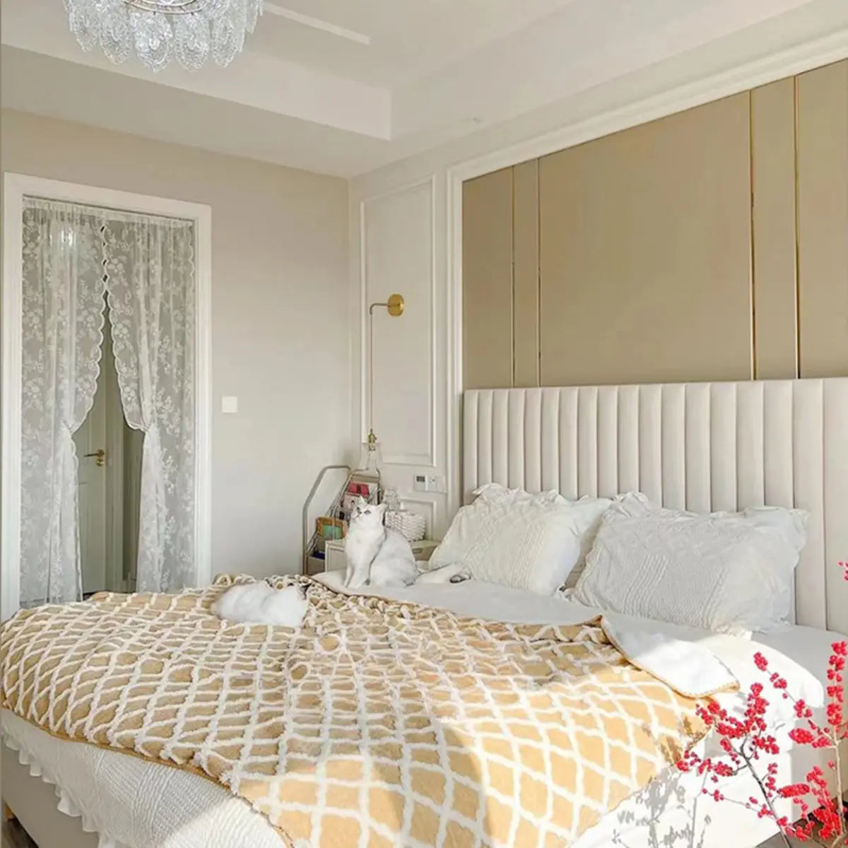 White King Rectangular Fabric Upholstered Panel Bed Image - 4