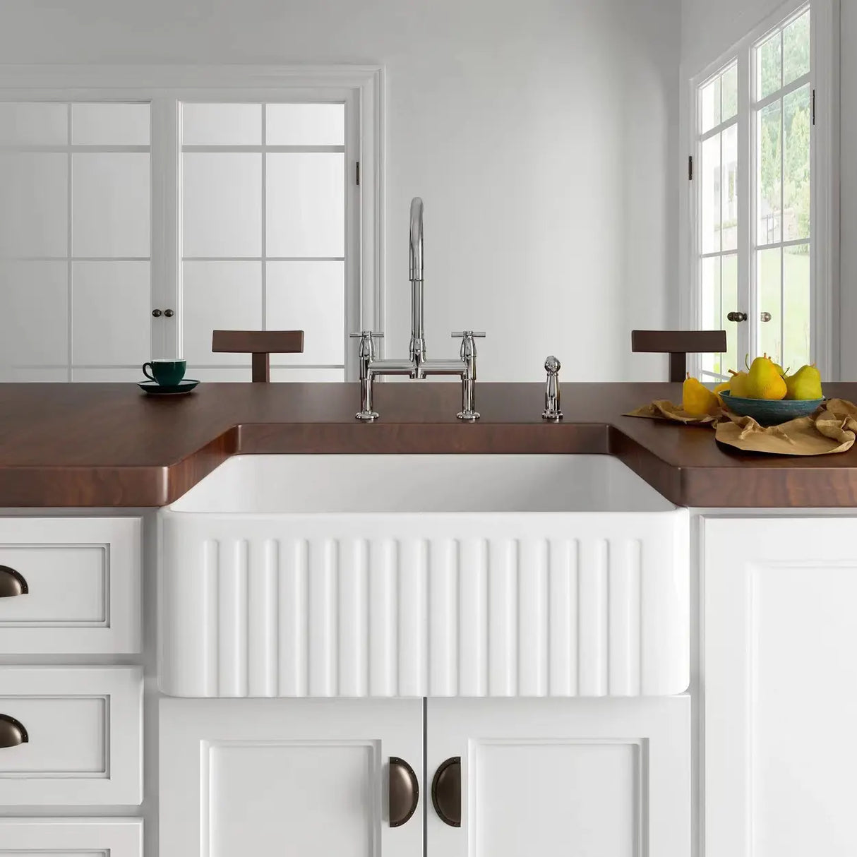 White Sound Dampening Rectangular Quartz Apron Sink Image - 7